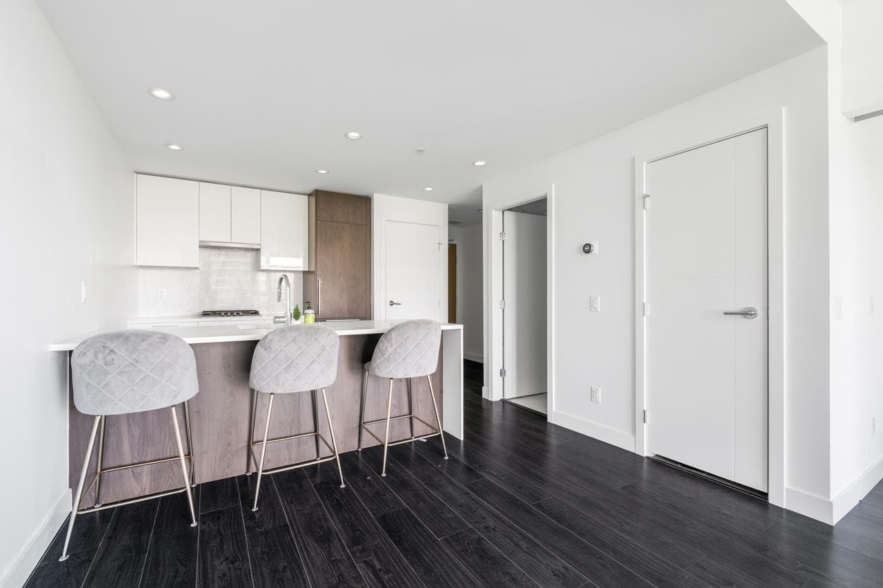 604 - 6398 Silver Avenue, Burnaby, V5H 0K7 — photo 5