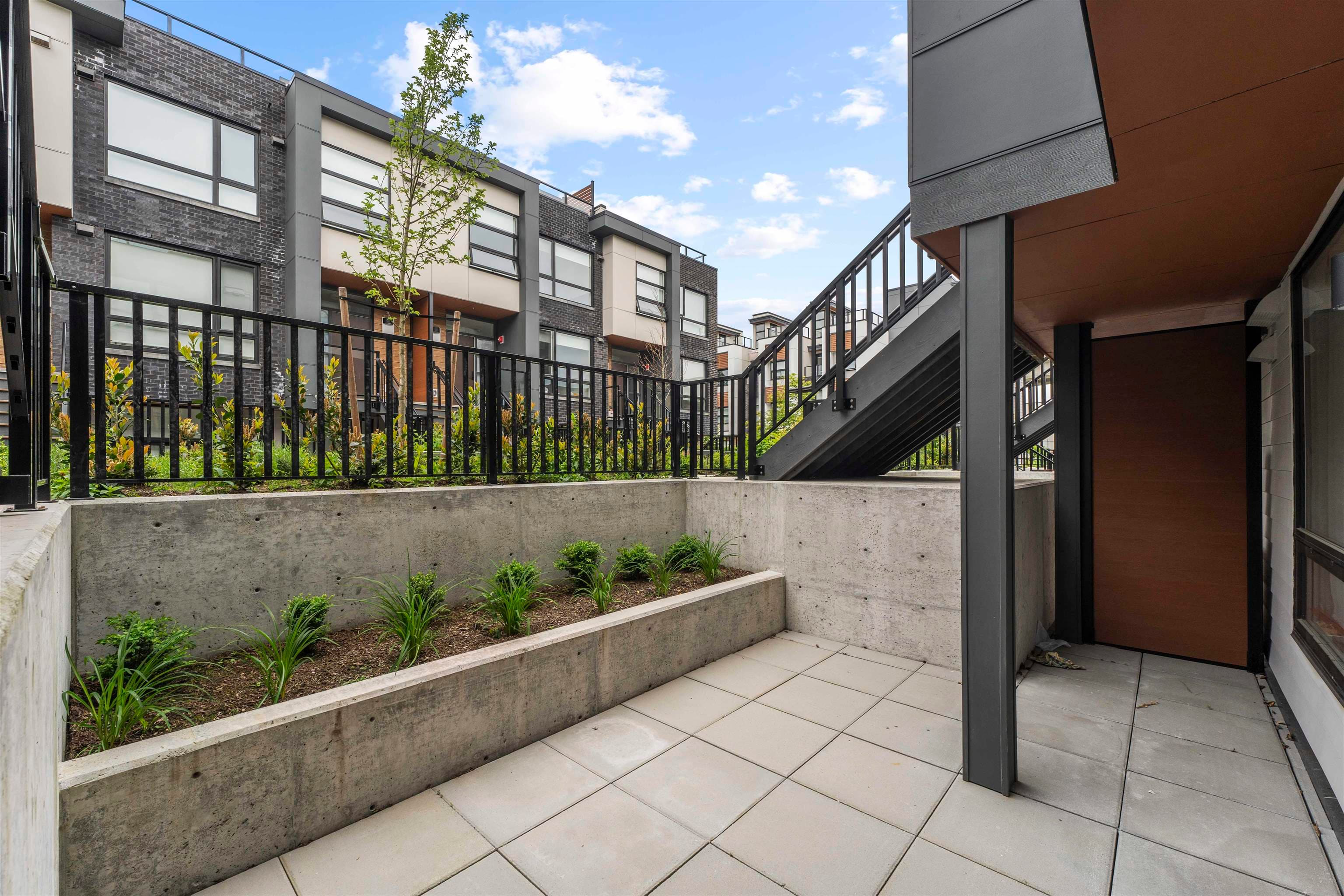 614 - 6085 Irmin Street, Burnaby, V5J 5C5 — photo 2