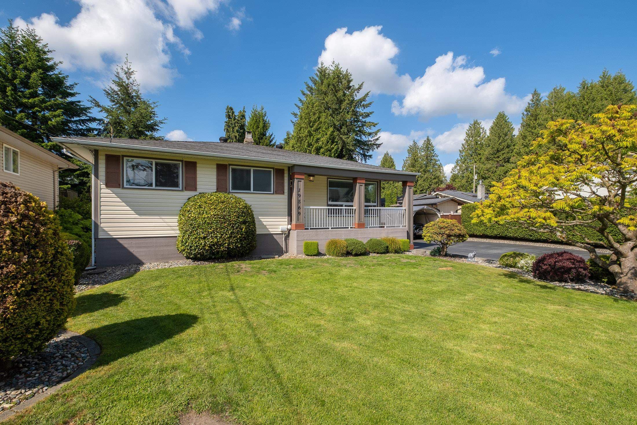 19569 116b Avenue, Pitt Meadows, V3Y 1G2 — photo 2
