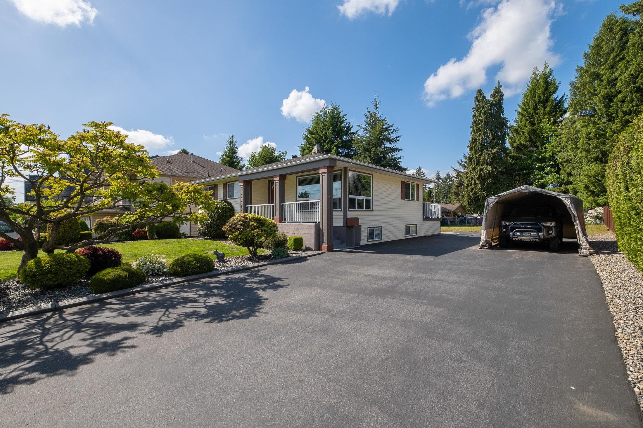 19569 116b Avenue, Pitt Meadows, V3Y 1G2 — photo 4