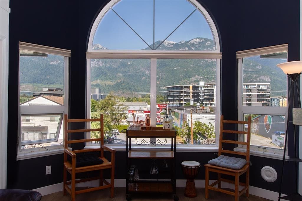 304 - 1466 Pemberton Avenue, Squamish, V8B 0K1 — photo 3