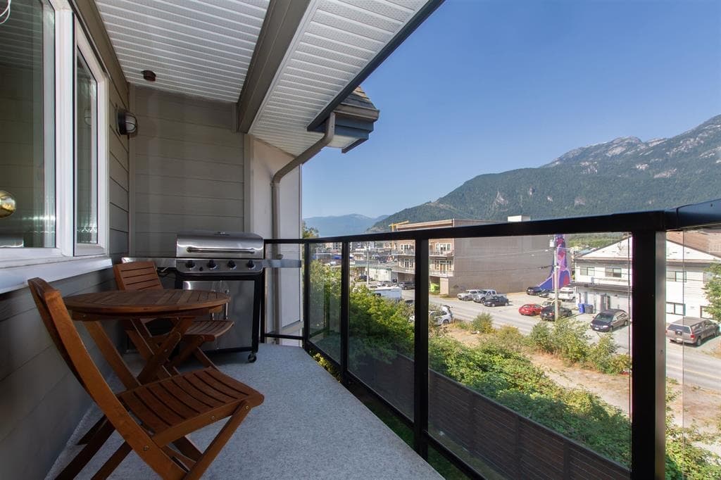 304 - 1466 Pemberton Avenue, Squamish, V8B 0K1 — photo 4