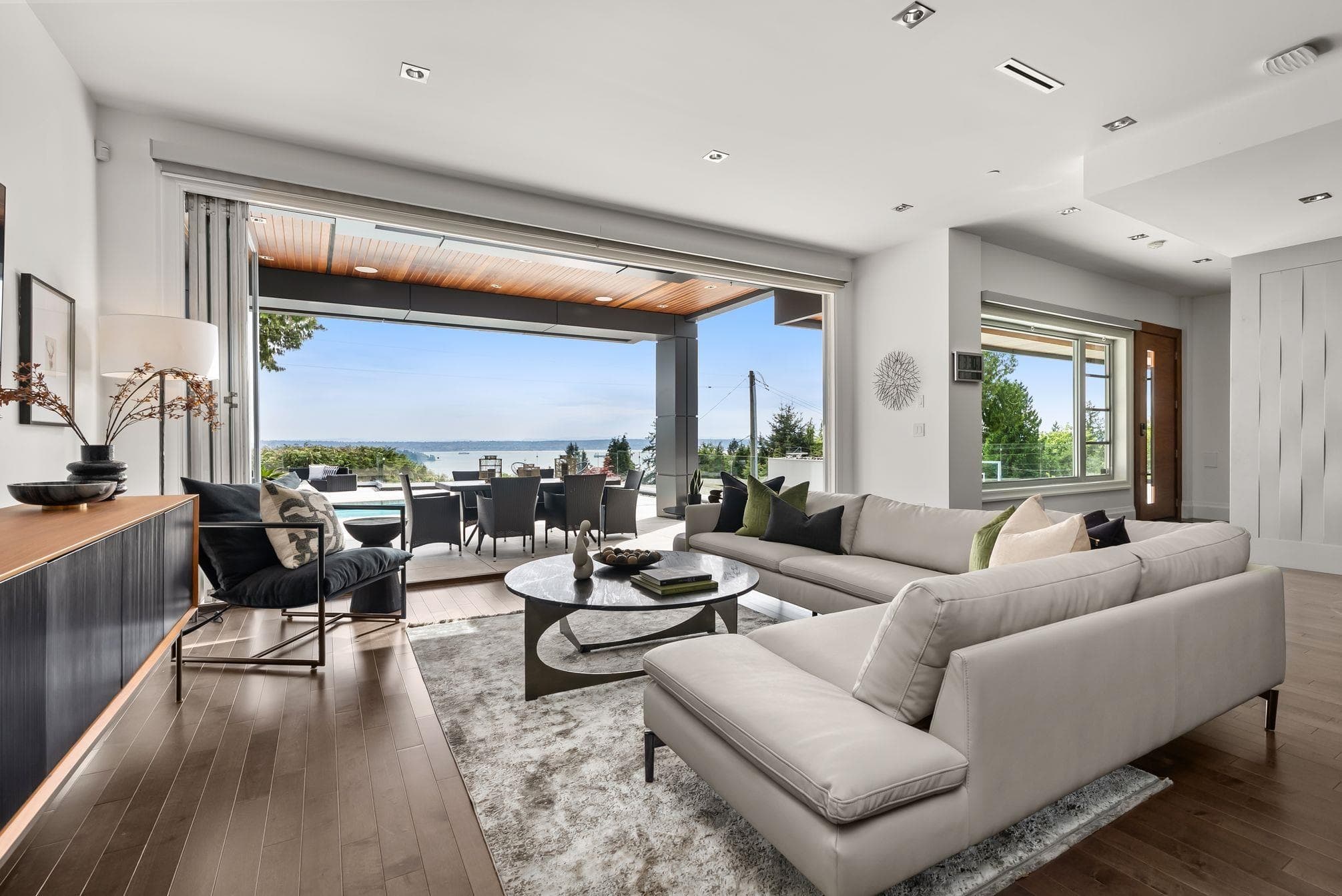 1265 Queens Avenue, West Vancouver