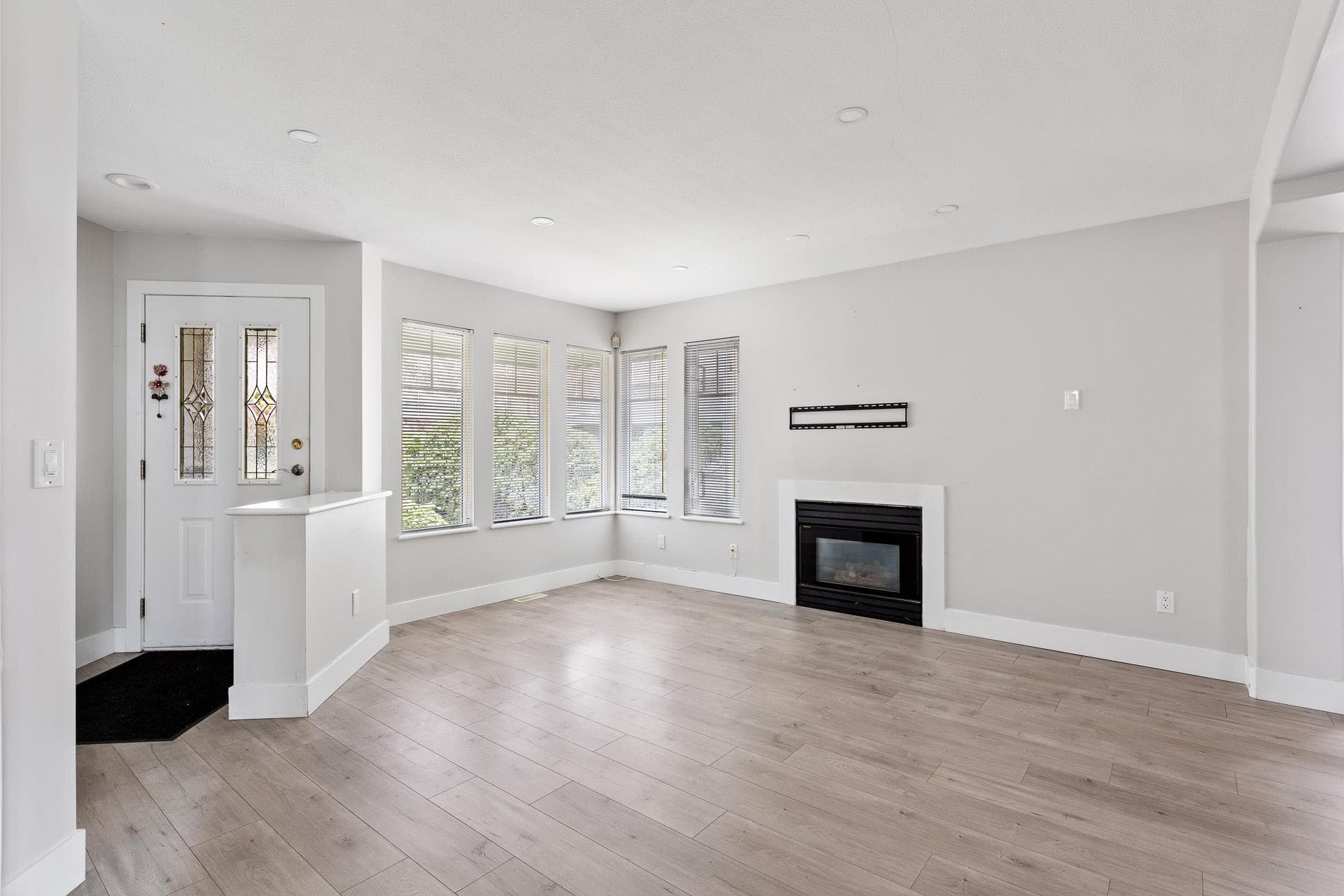 2986 Pinetree Close, Coquitlam, V3E 2Z5 — photo 4