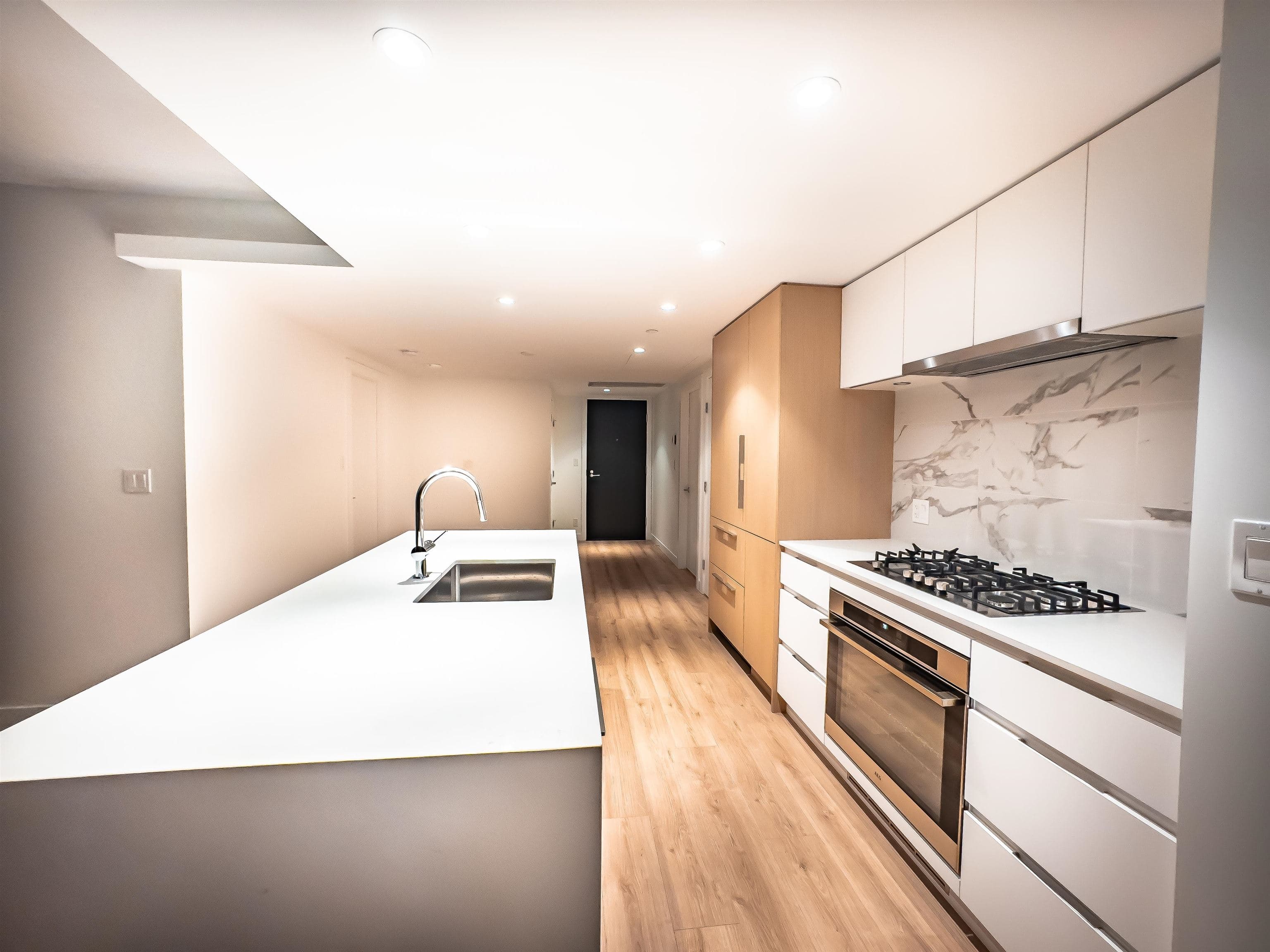 1401 - 1500 Fern Street, North Vancouver, V7J 1H6 — photo 2