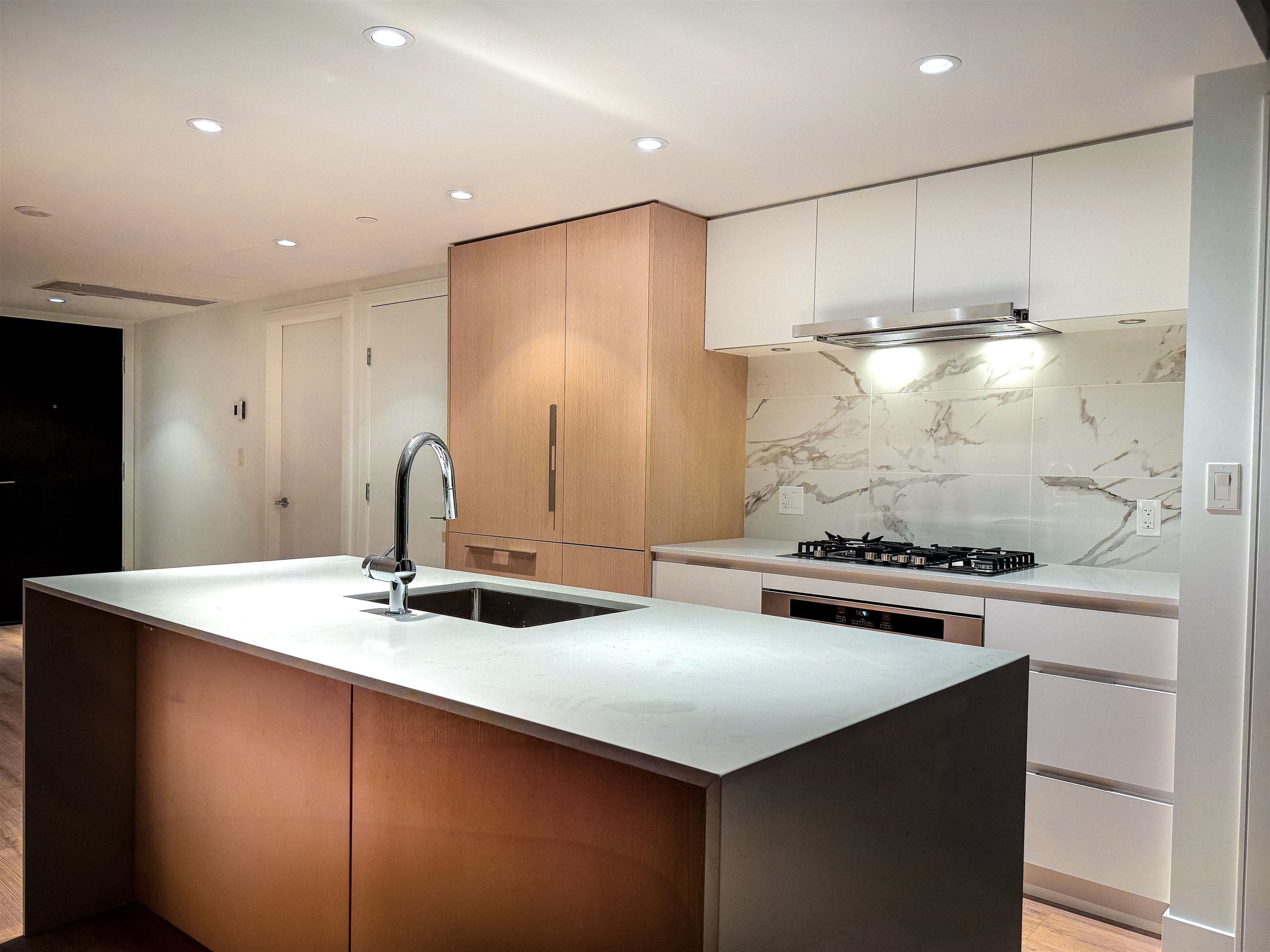 1401 - 1500 Fern Street, North Vancouver, V7J 1H6 — photo 4