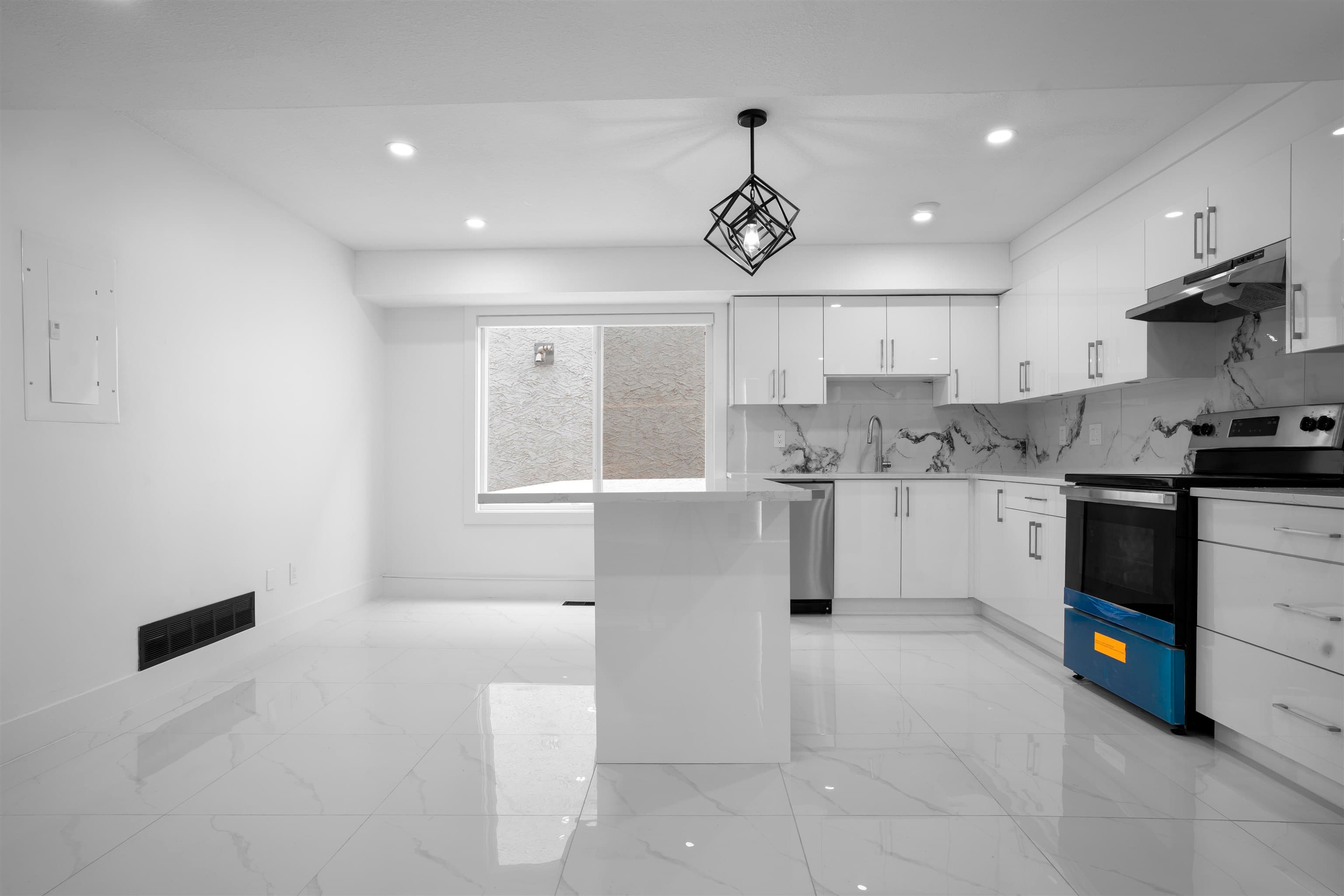 9679 155 Street, Surrey, V3R 7Y9 — photo 2
