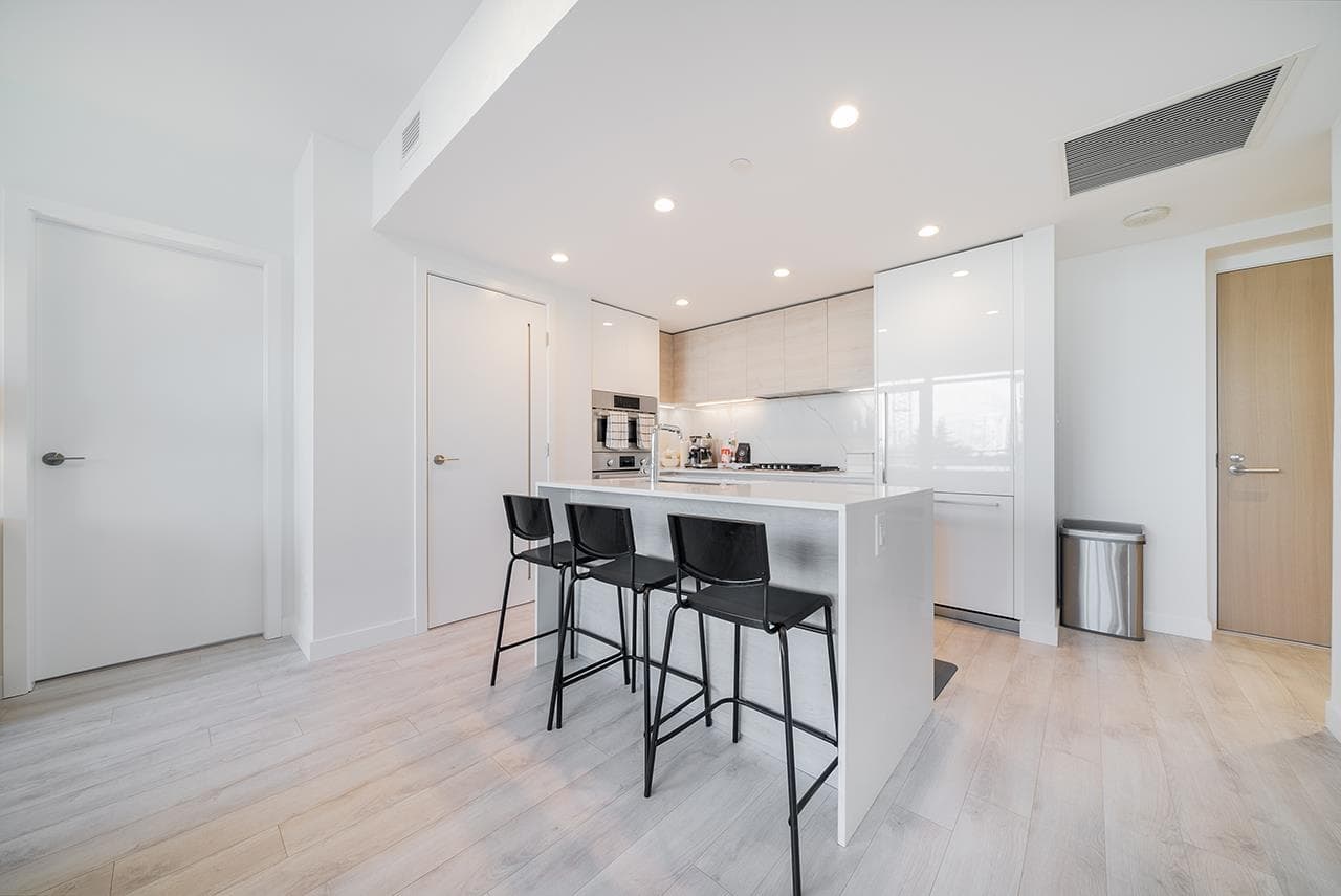 305 - 2085 Skyline Court, Burnaby, V5C 0M6 — photo 3