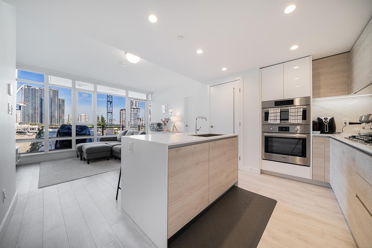 305 - 2085 Skyline Court, Burnaby, V5C 0M6 — photo 5