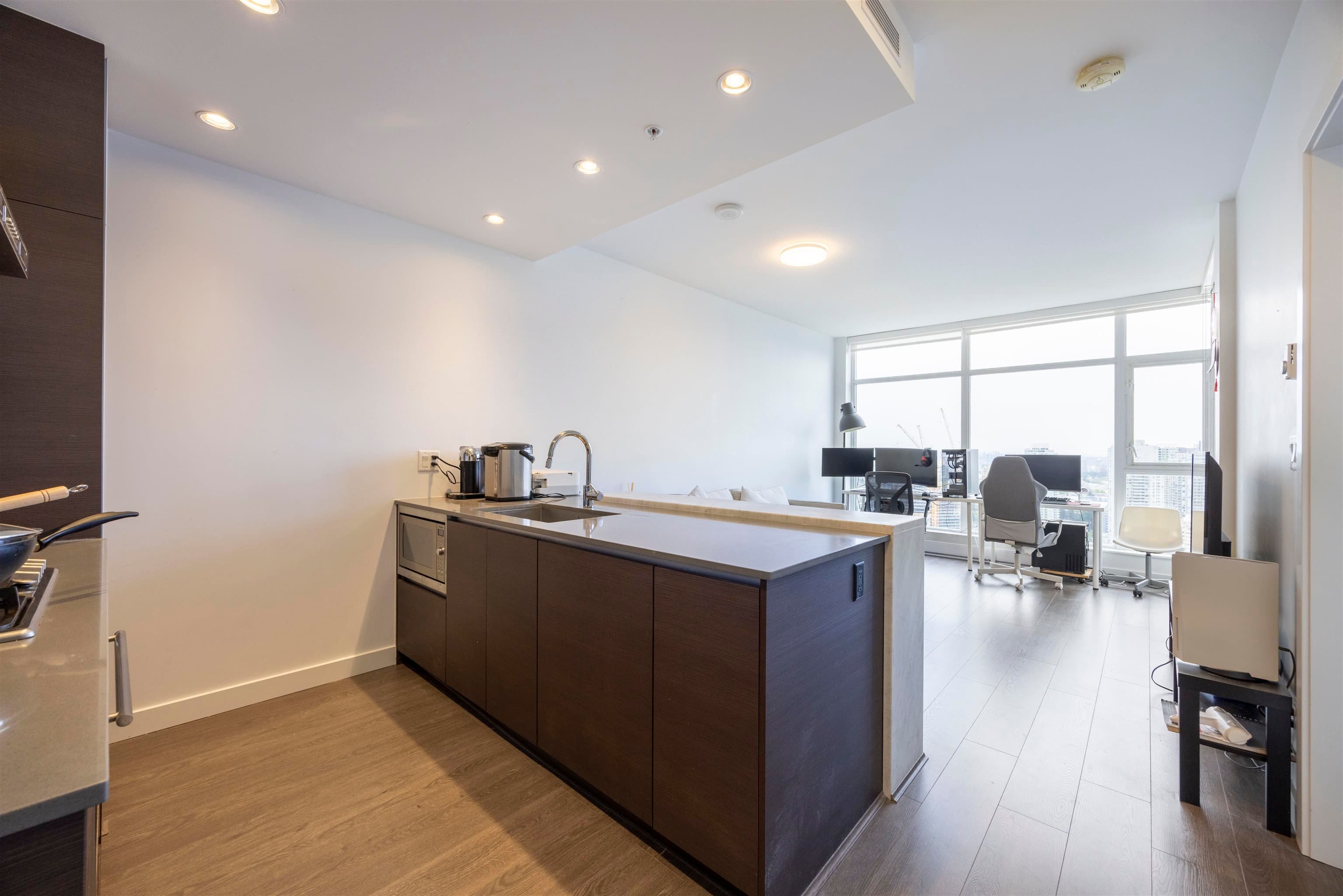 4001 - 4670 Assembly Way, Burnaby, V5H 0H3 — photo 3