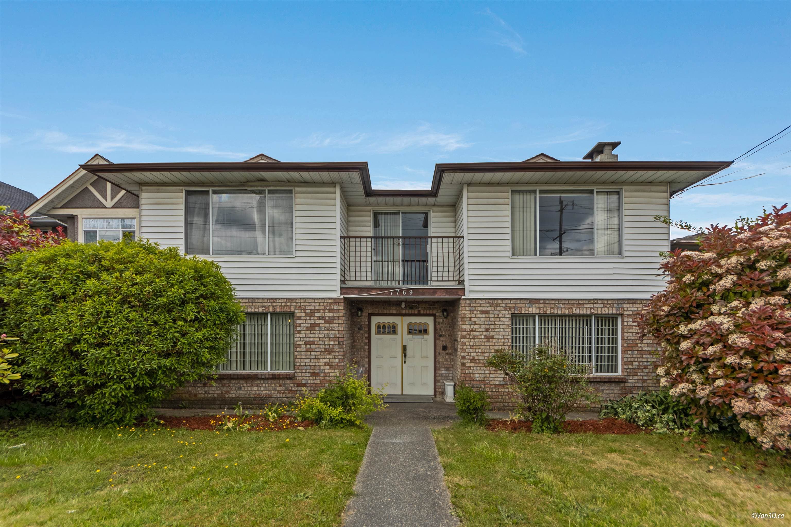 7769 10th Avenue, Burnaby, V3N 2S2 — photo 1