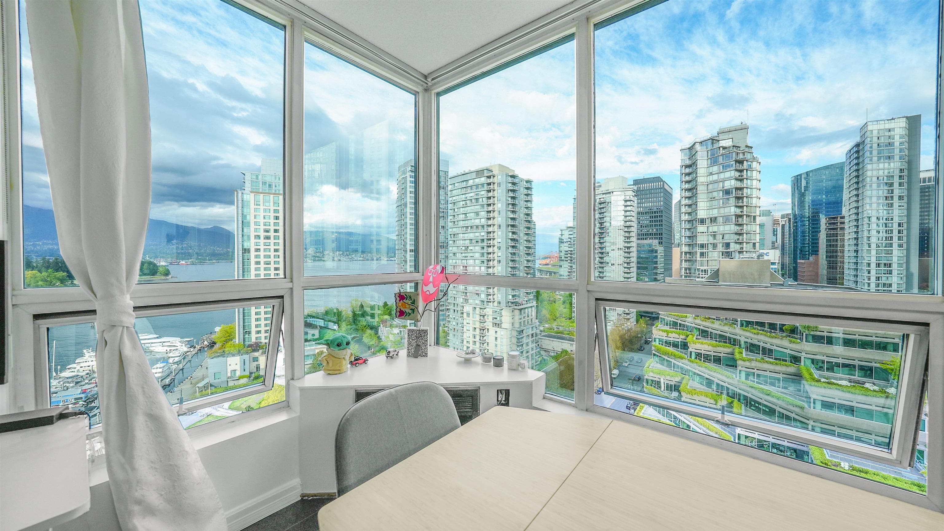 1704 - 555 Jervis Street, Vancouver, V6E 4N1 — photo 2