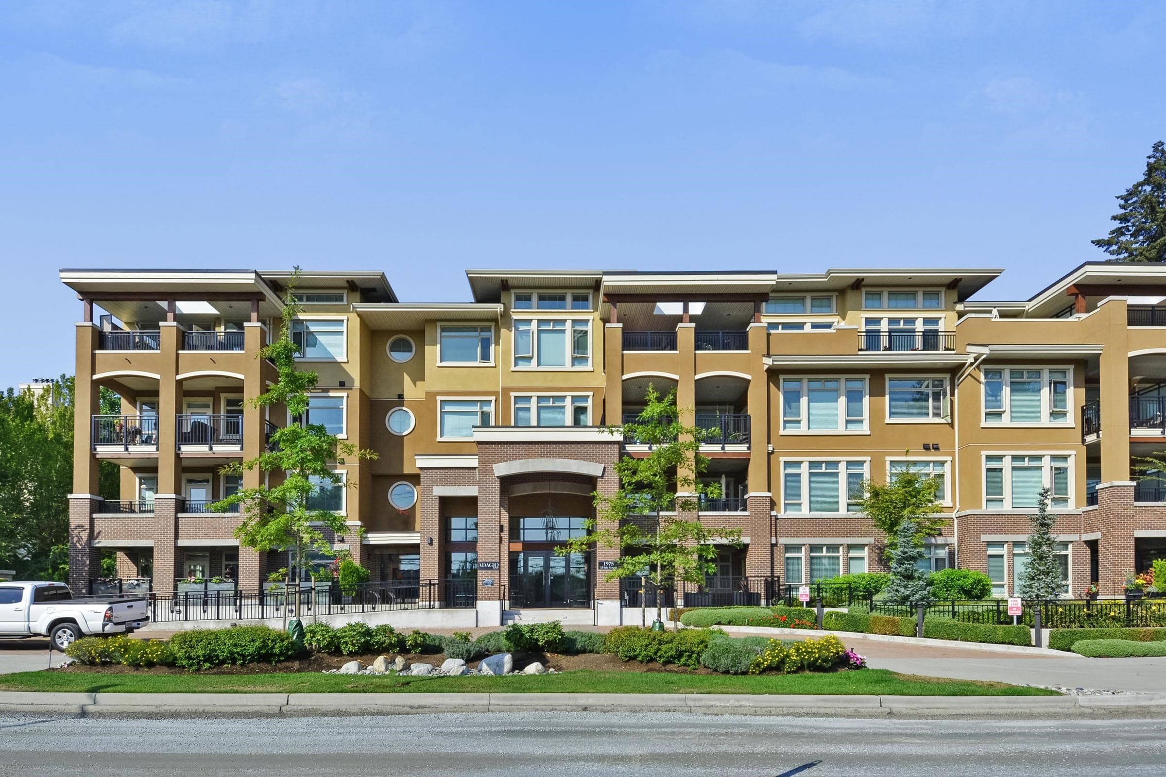 406 - 1975 154 Street, Surrey, V4A 4S2 — photo 2