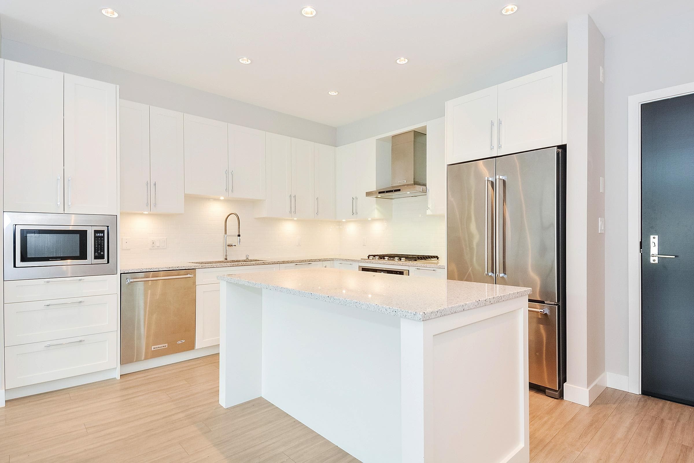 406 - 1975 154 Street, Surrey, V4A 4S2 — photo 4