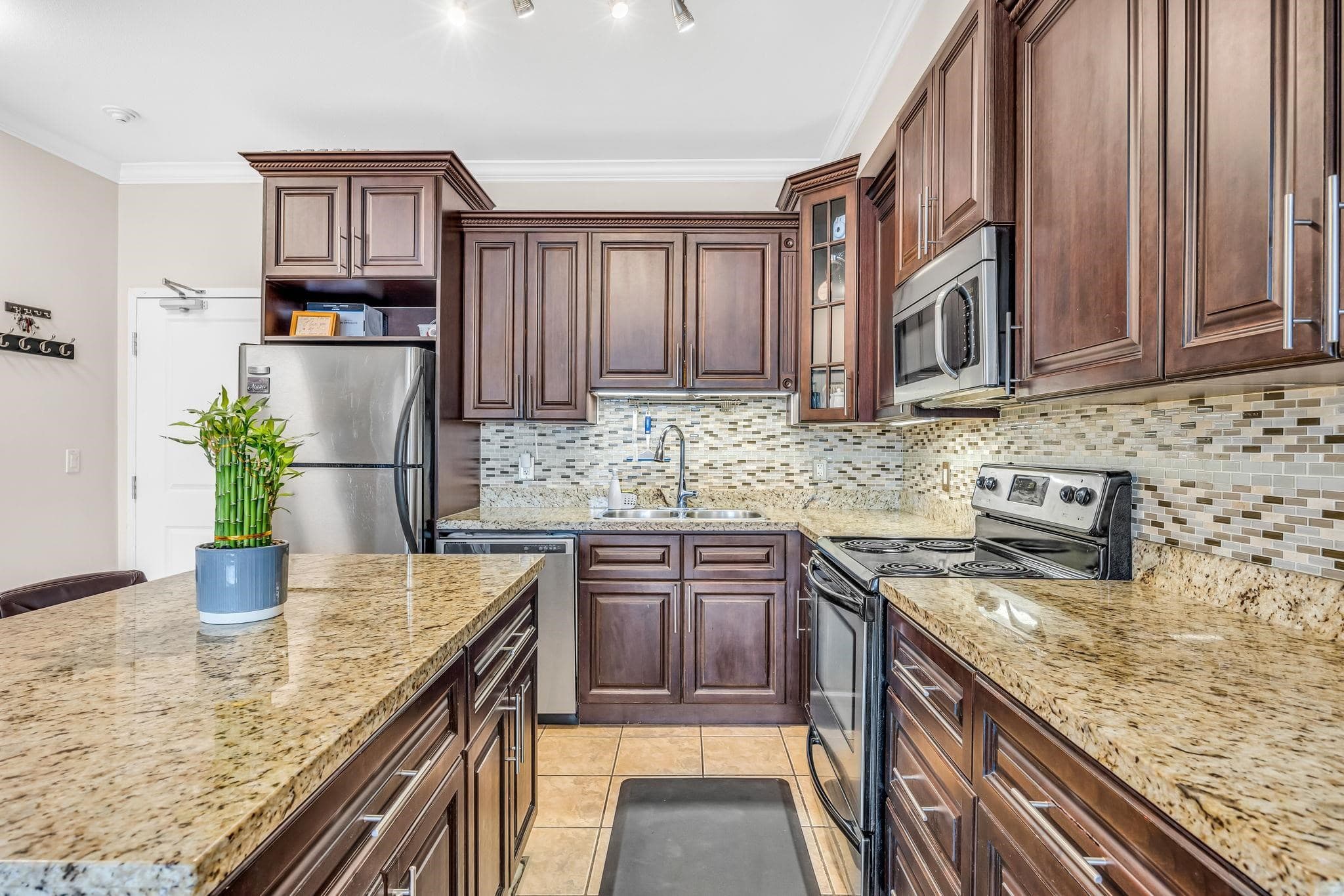 306 - 22363 Selkirk Avenue, Maple Ridge, V2X 2X6 — photo 5