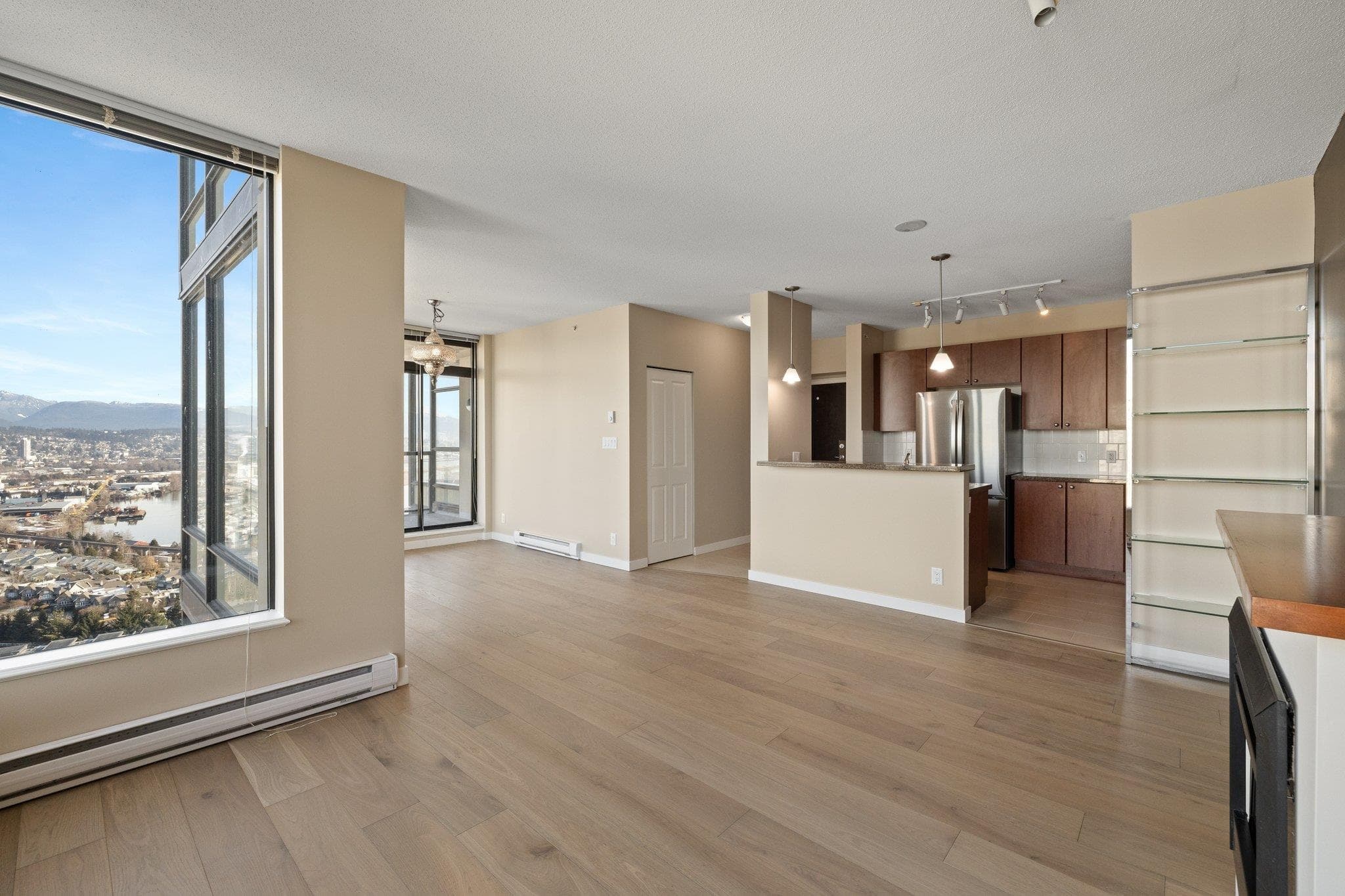 2203 - 15 E Royal Avenue, New Westminster, V3L 0A9 — photo 2