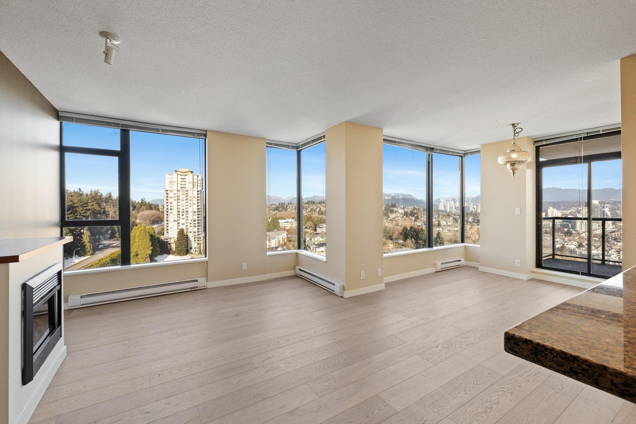 2203 - 15 E Royal Avenue, New Westminster, V3L 0A9 — photo 3