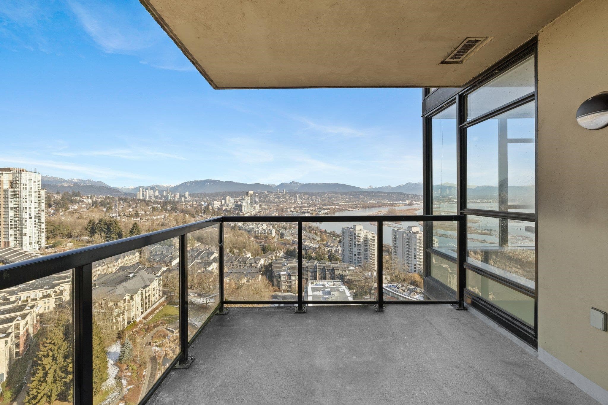 2203 - 15 E Royal Avenue, New Westminster, V3L 0A9 — photo 1