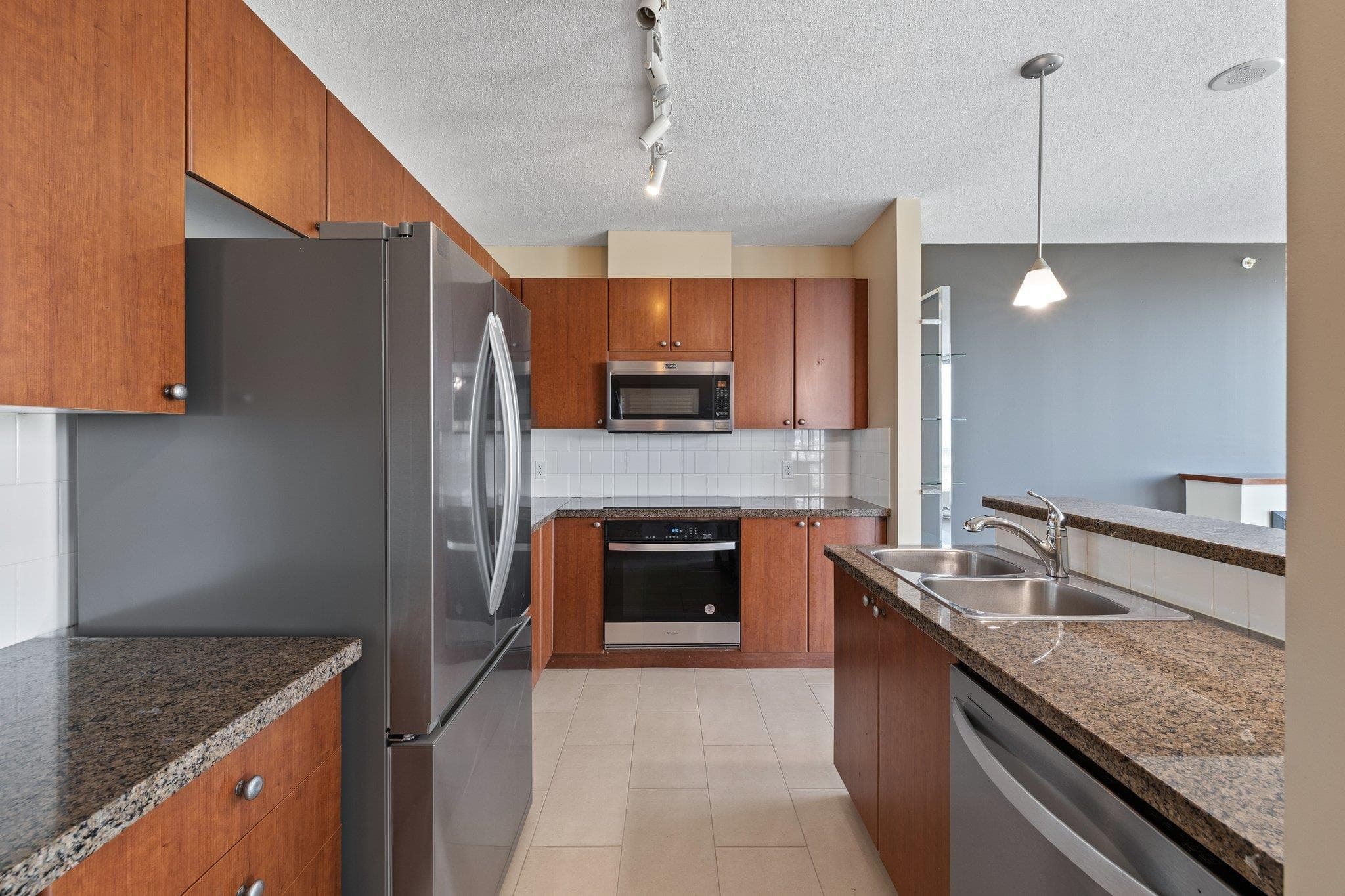2203 - 15 E Royal Avenue, New Westminster, V3L 0A9 — photo 5