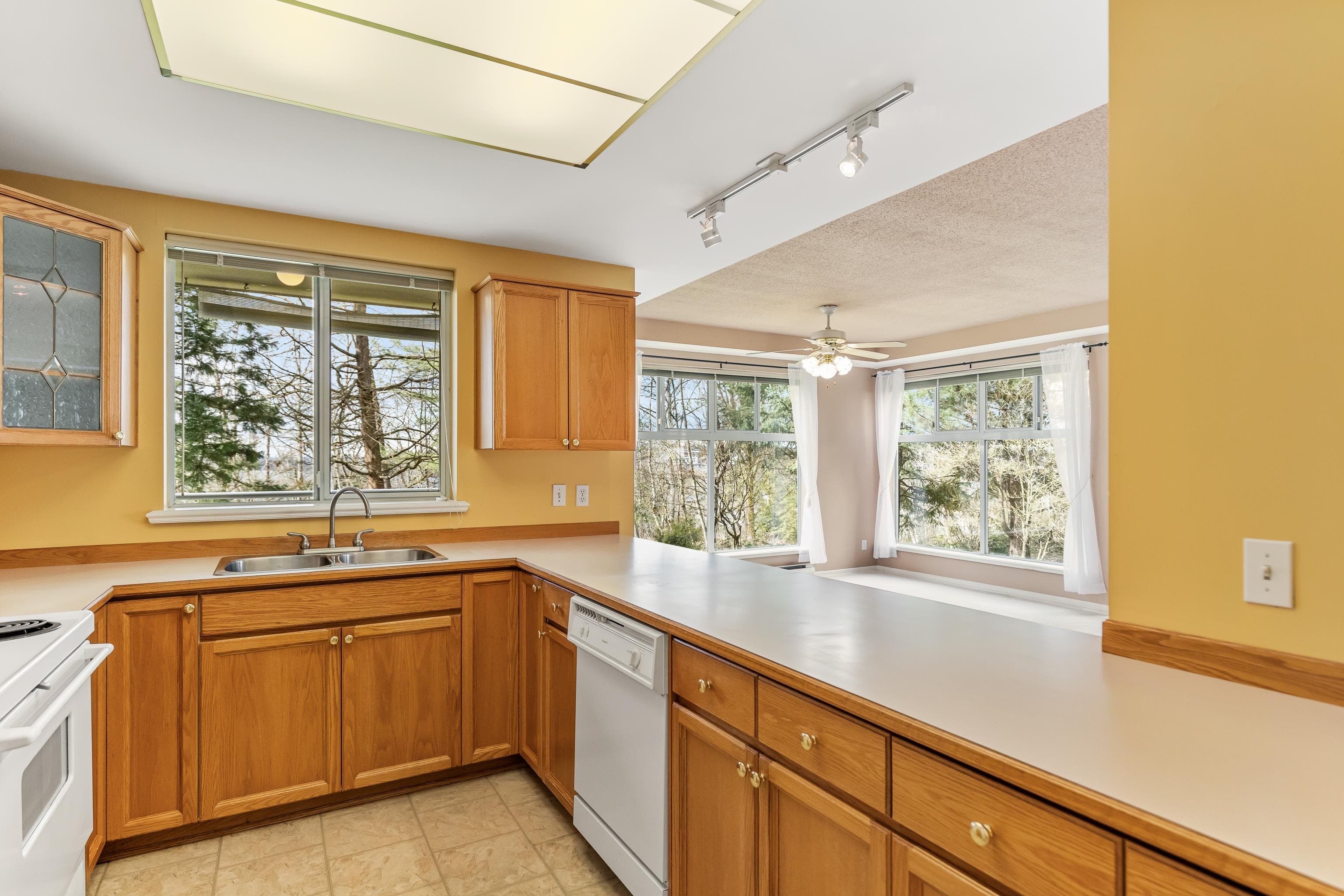 205 - 11609 227 Street, Maple Ridge, V2X 2L9 — photo 5