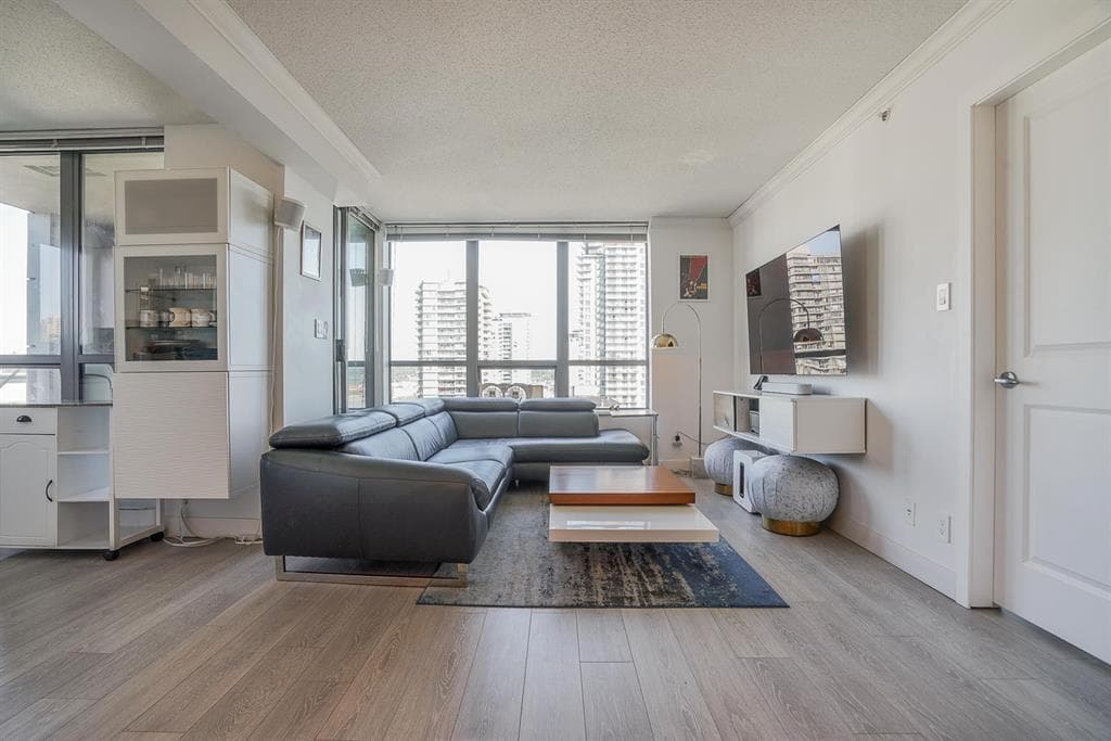 1801 - 850 Royal Avenue, New Westminster, V3M 1A5 — photo 2