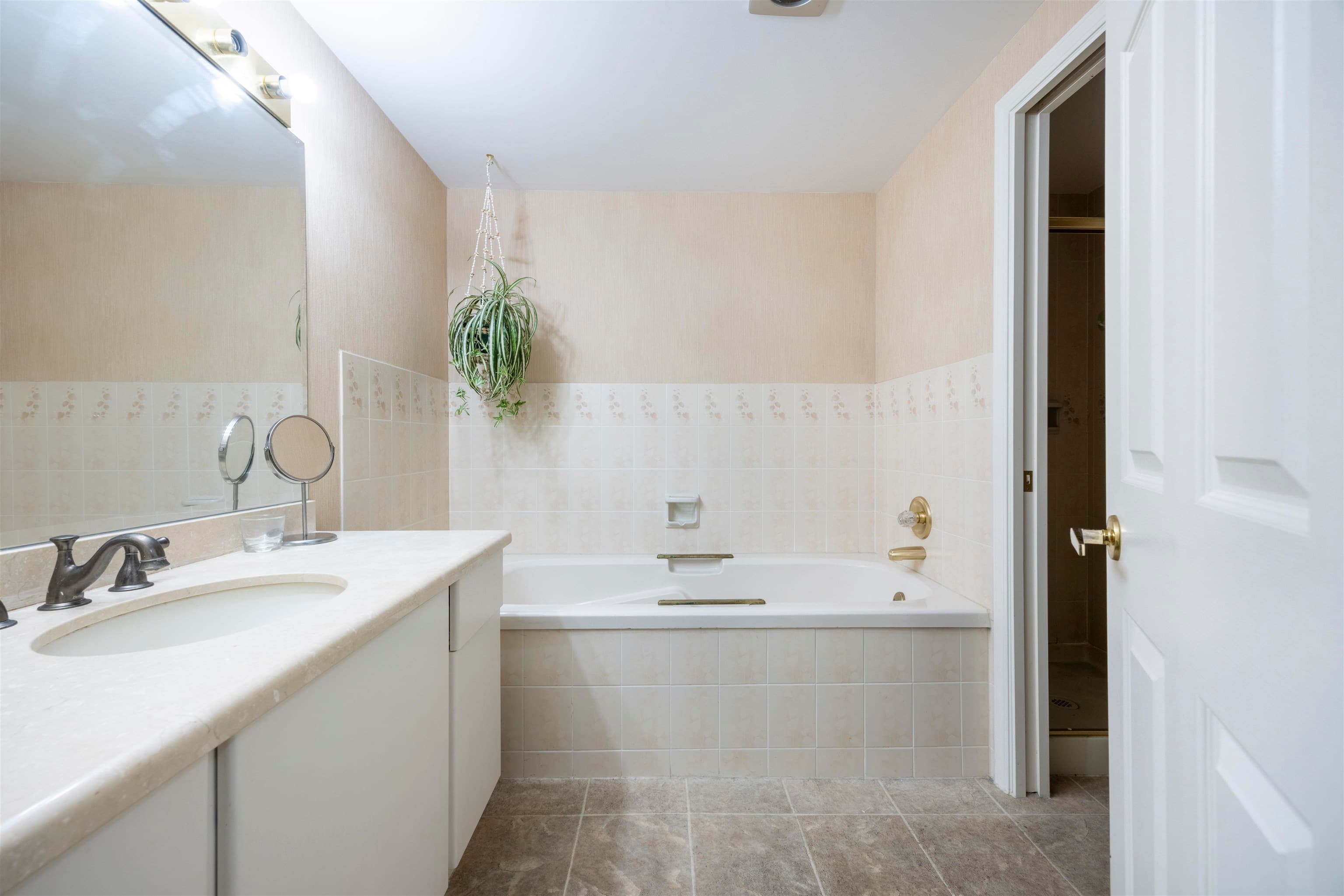 110 - 15300 17 Avenue, Surrey, V4A 8Y6 — photo 2