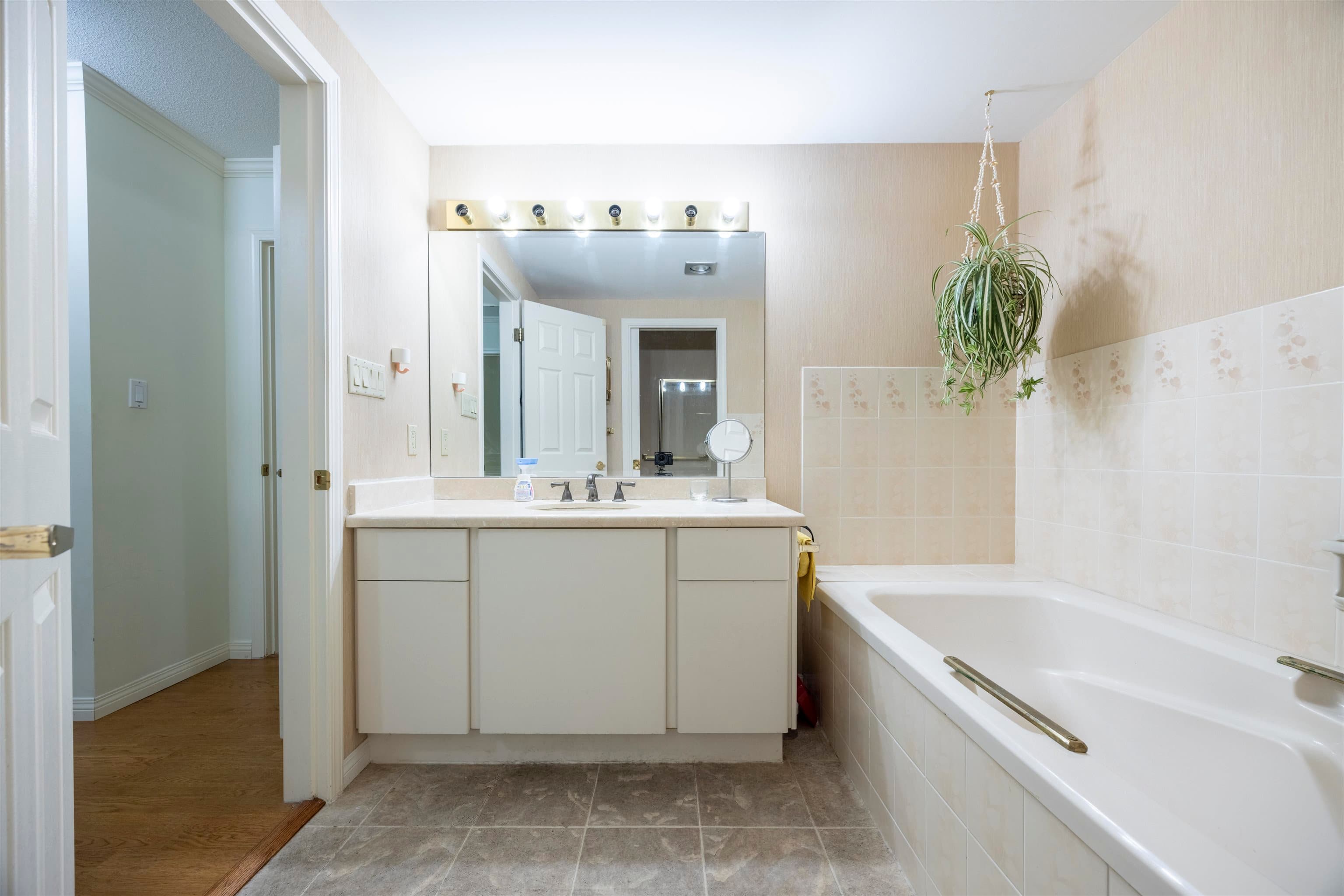 110 - 15300 17 Avenue, Surrey, V4A 8Y6 — photo 3
