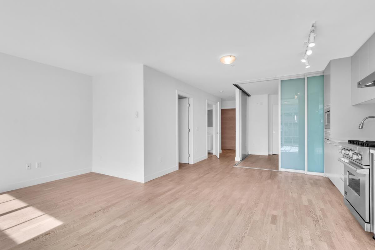 305 - 4355 W 10th Avenue, Vancouver, V6R 2H6 — photo 3