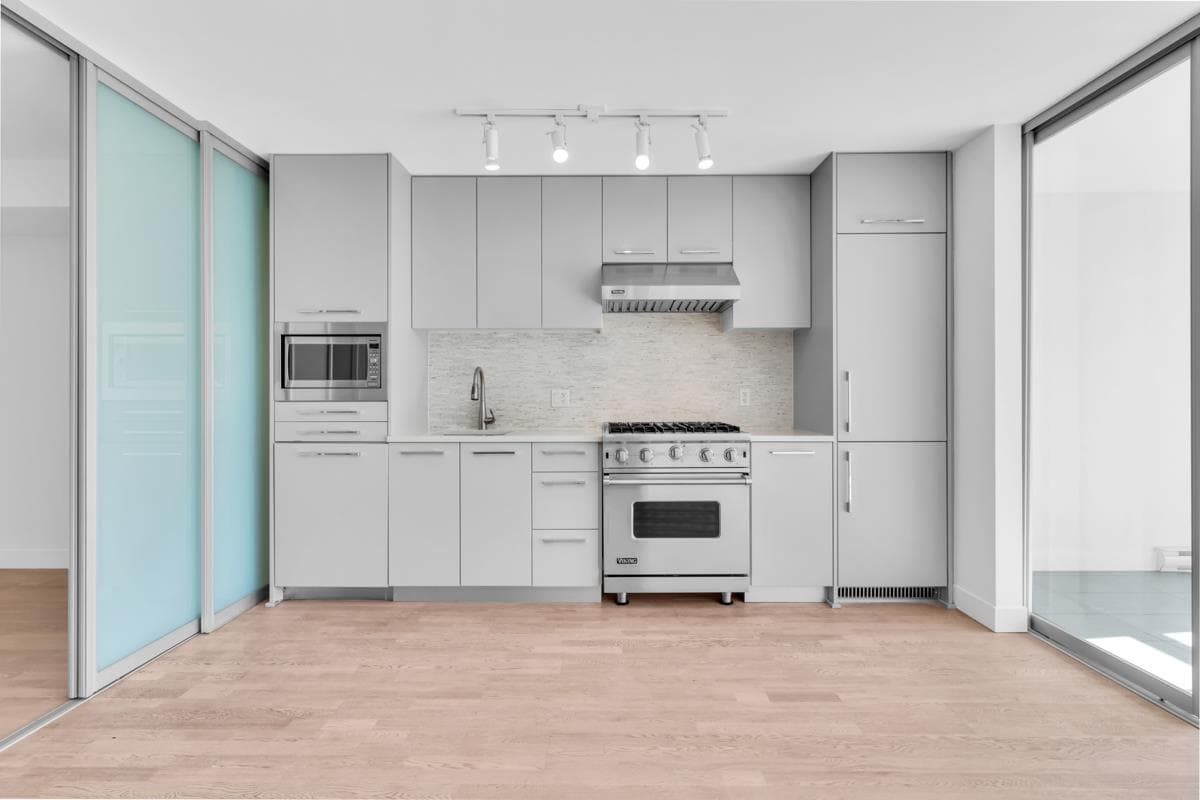 305 - 4355 W 10th Avenue, Vancouver, V6R 2H6 — photo 1