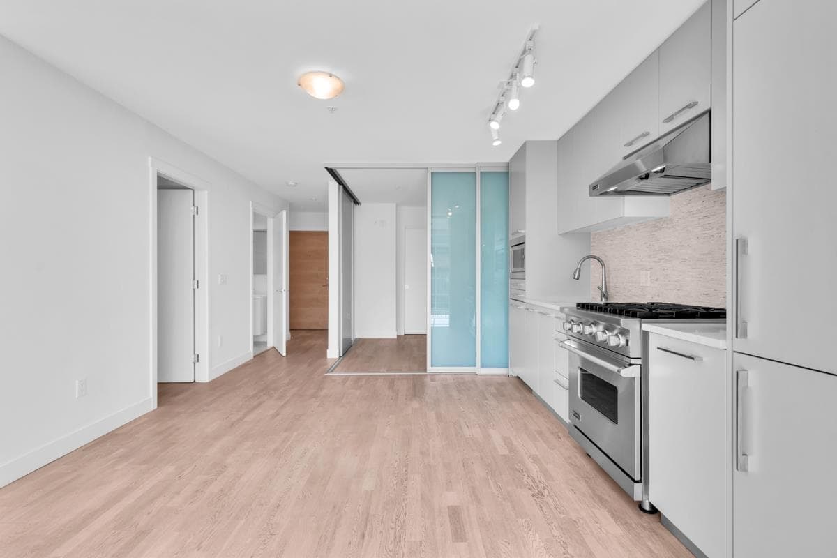 305 - 4355 W 10th Avenue, Vancouver, V6R 2H6 — photo 4