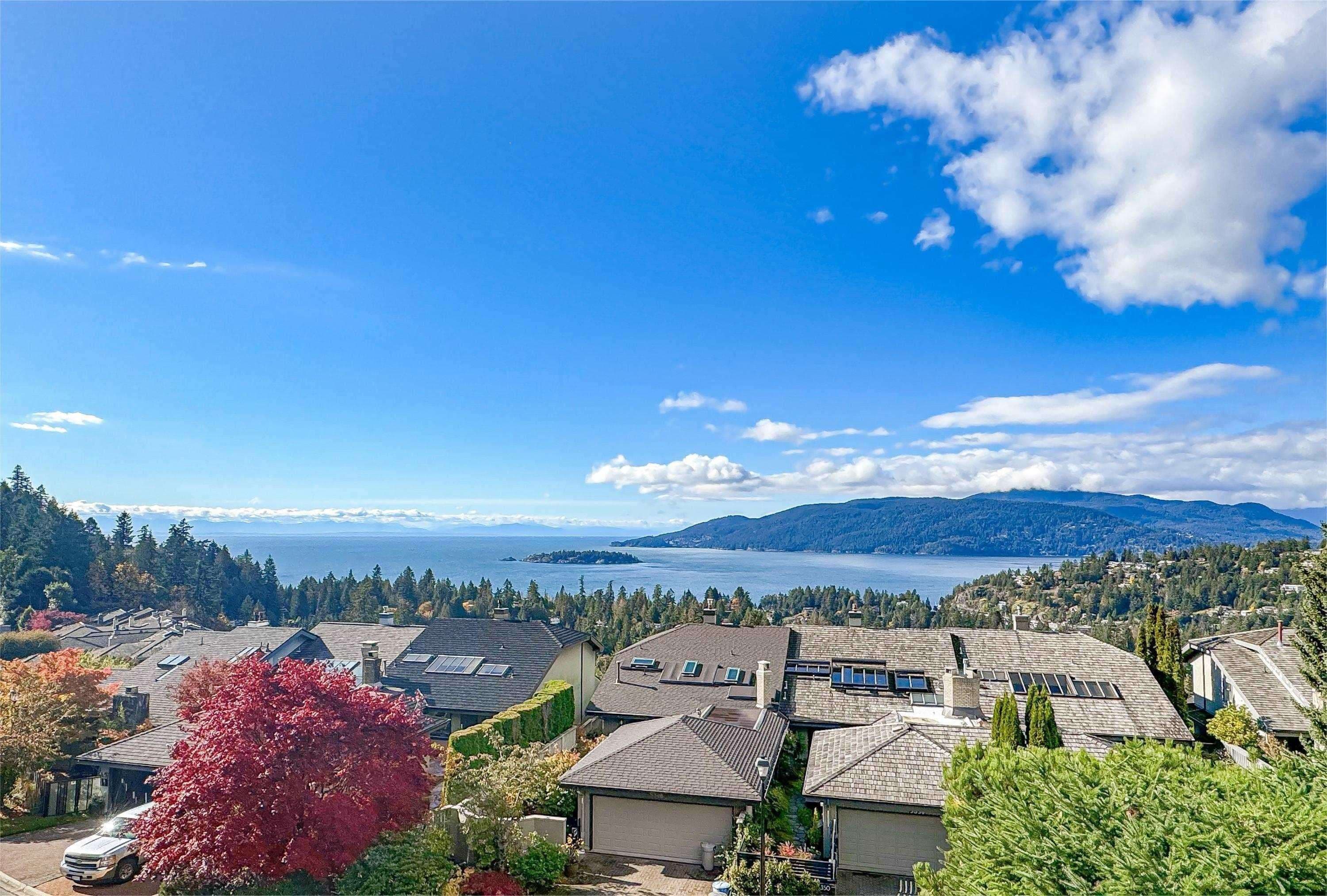 5446 Meadfeild Lane, West Vancouver, V7W 3G3 — photo 2