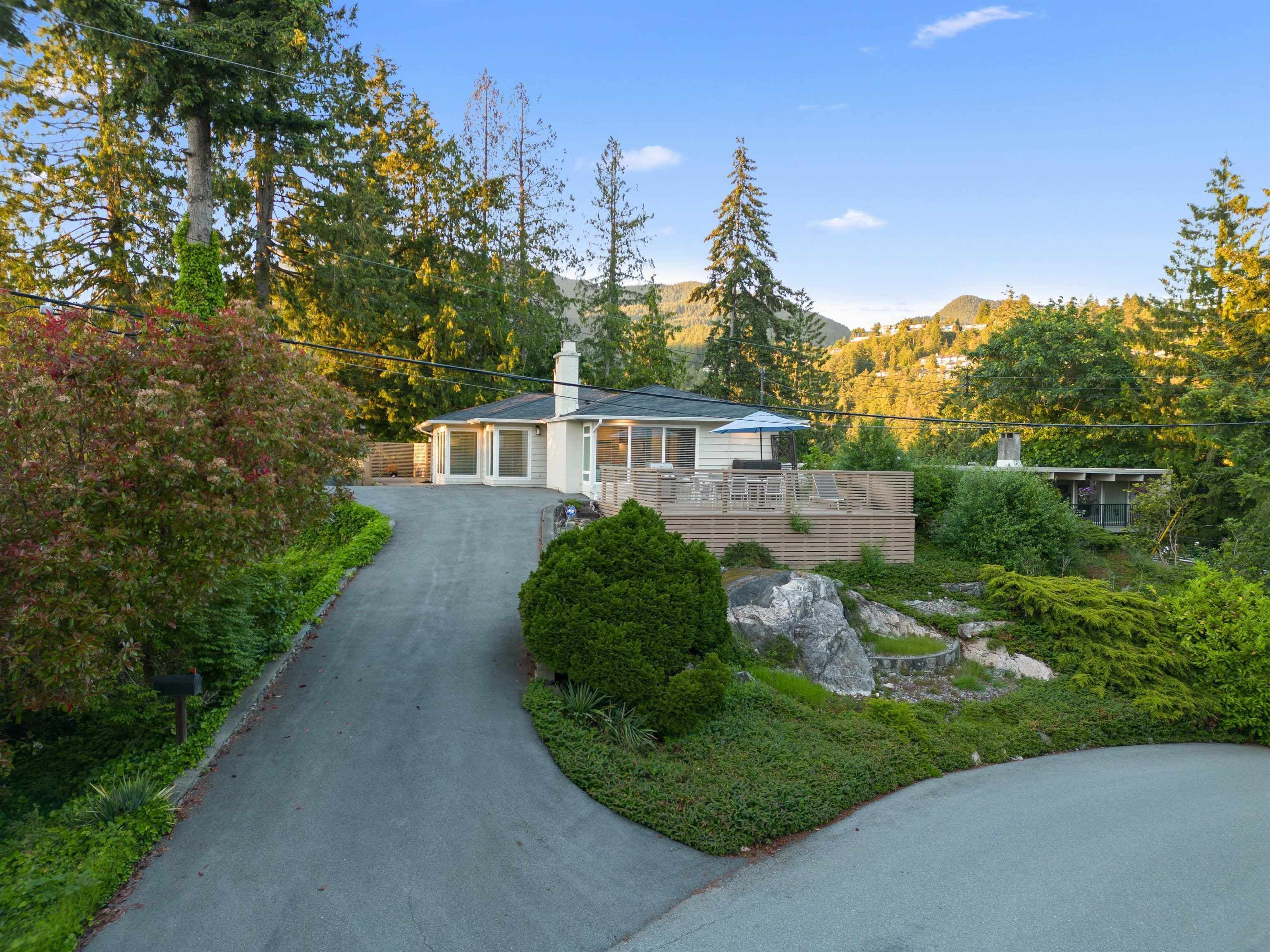 5485 Greenleaf Road, West Vancouver