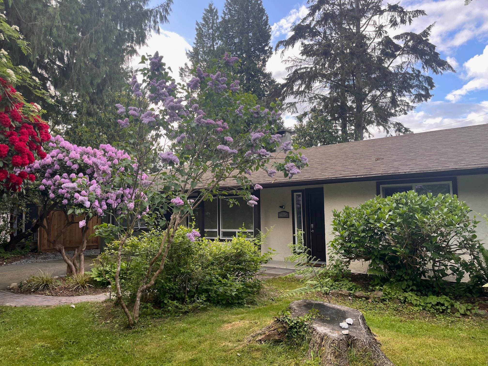 5683 Medusa Street, Sechelt