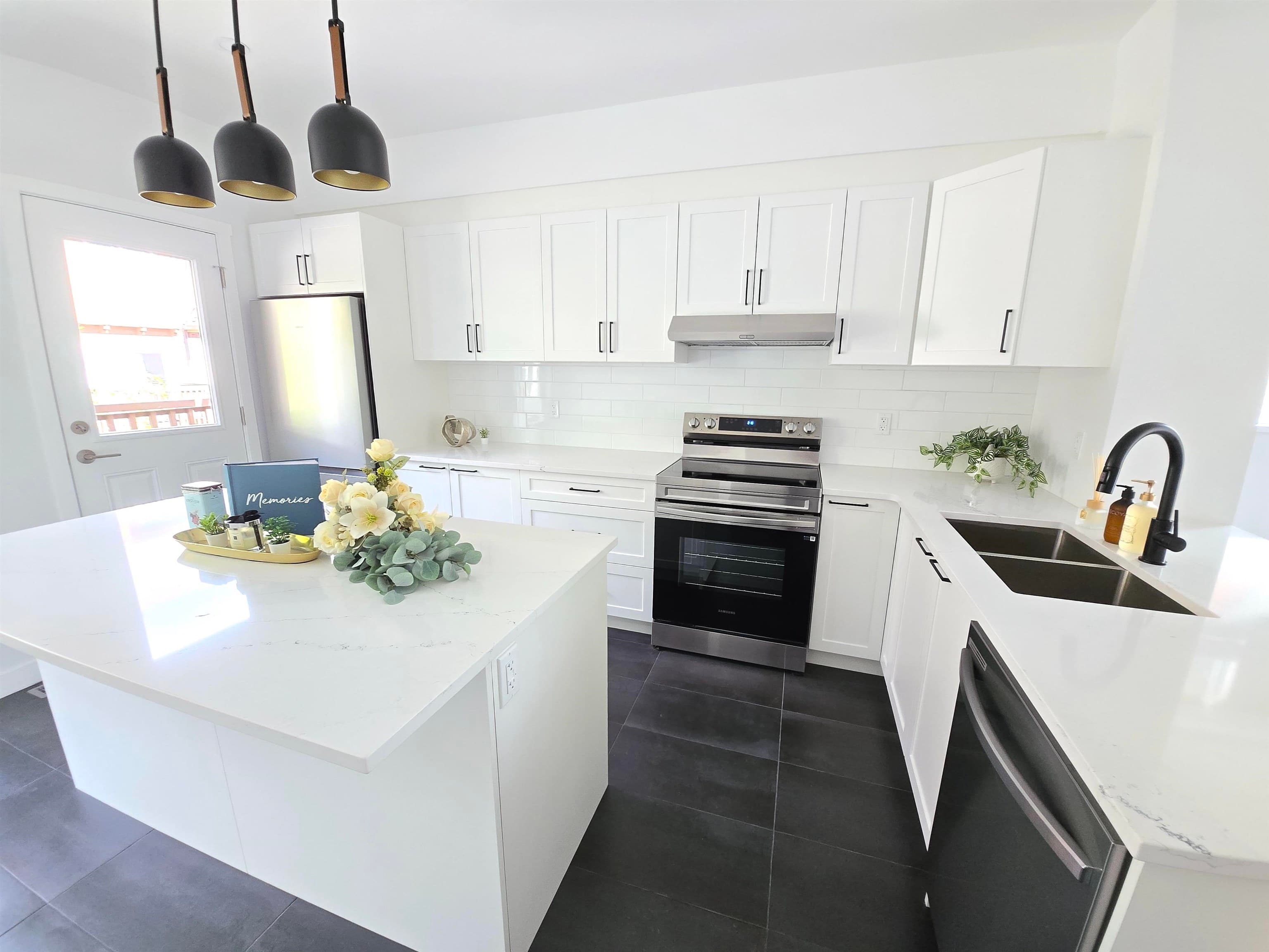 73 - 2000 Panorama Drive, Port Moody, V3H 5J5 — photo 1