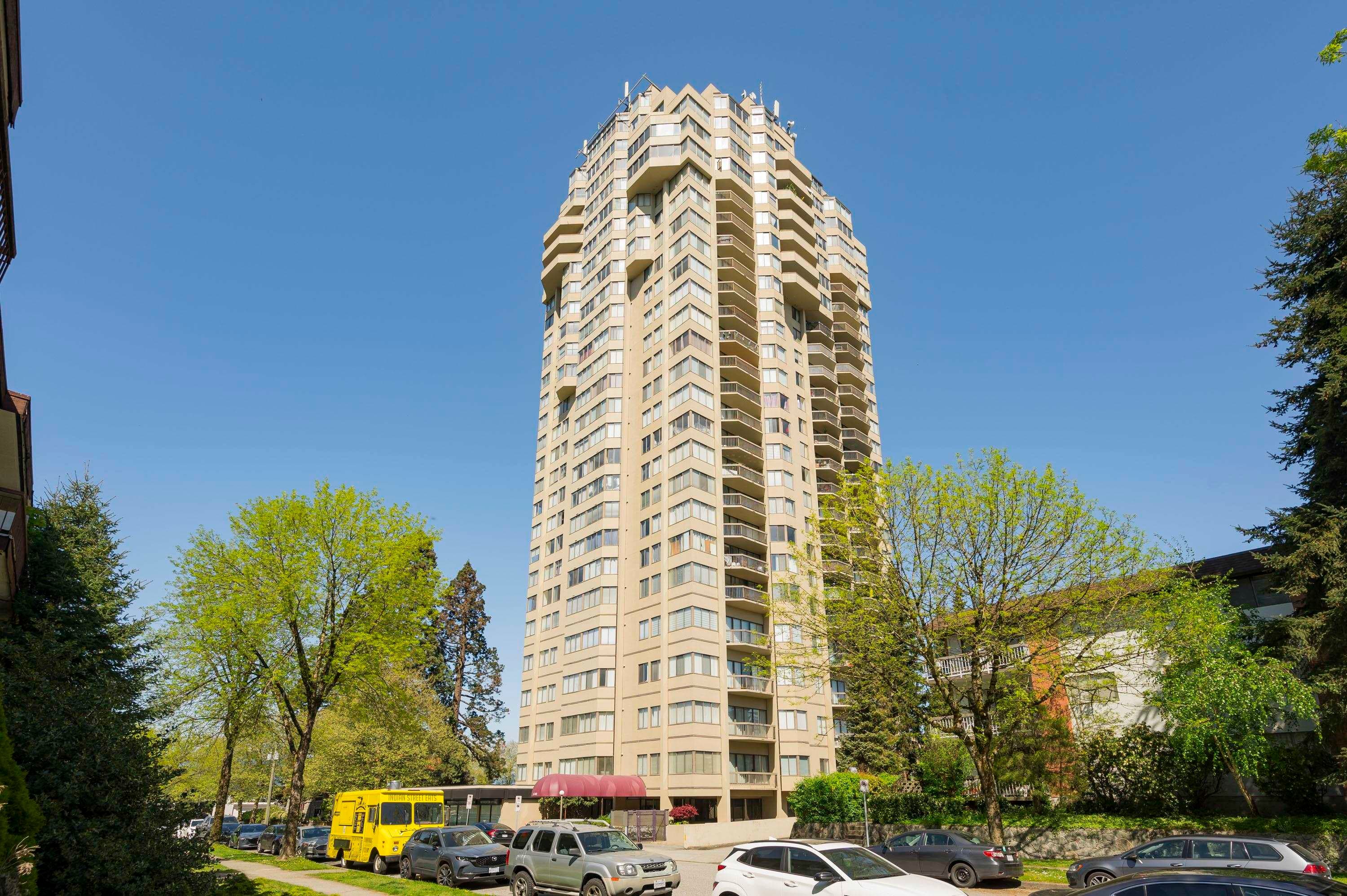 301 - 6540 Burlington Avenue, Burnaby, V5H 4G3 — photo 1