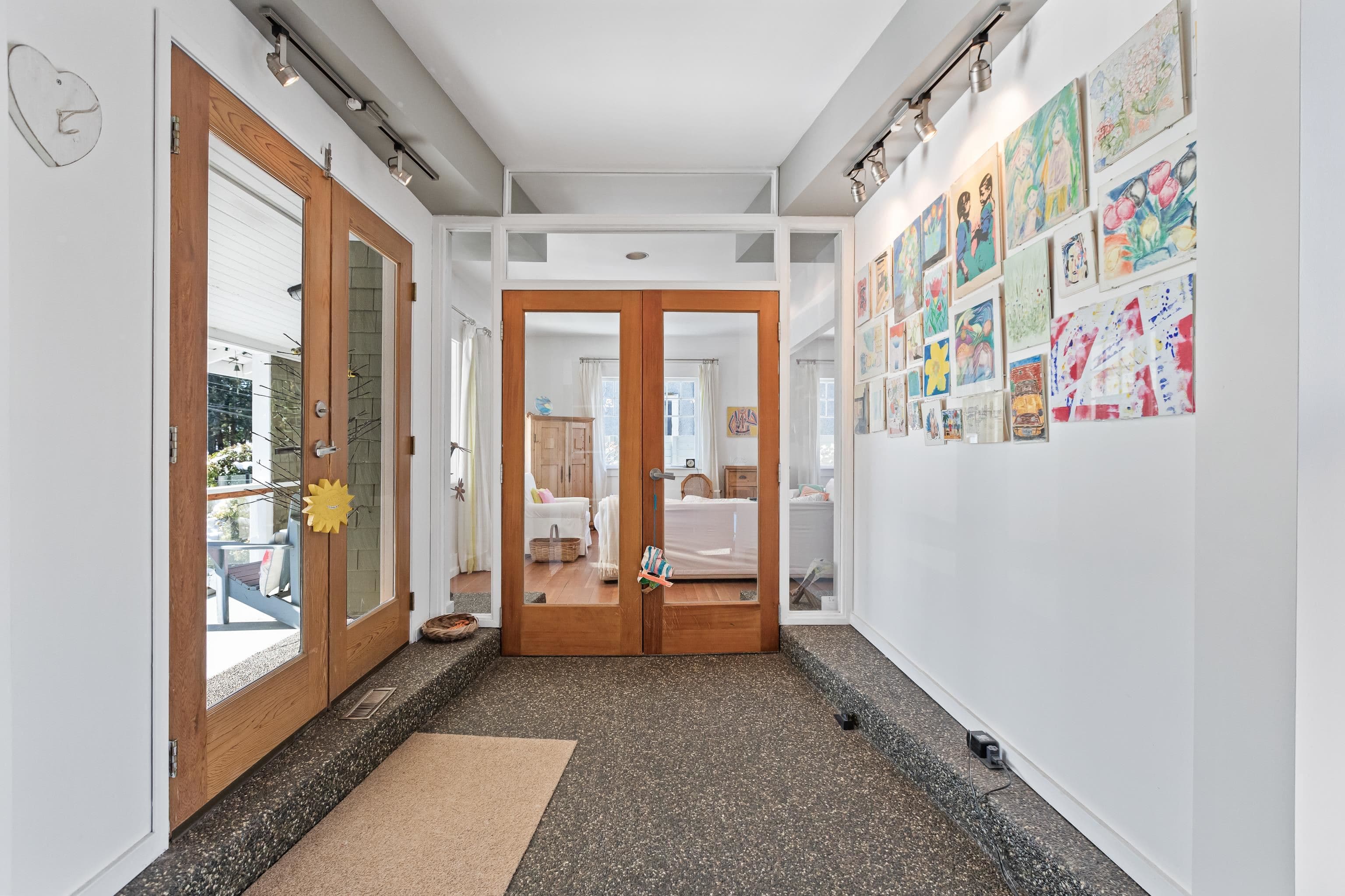 2433 Mathers Avenue, West Vancouver, V7V 2H9 — photo 2