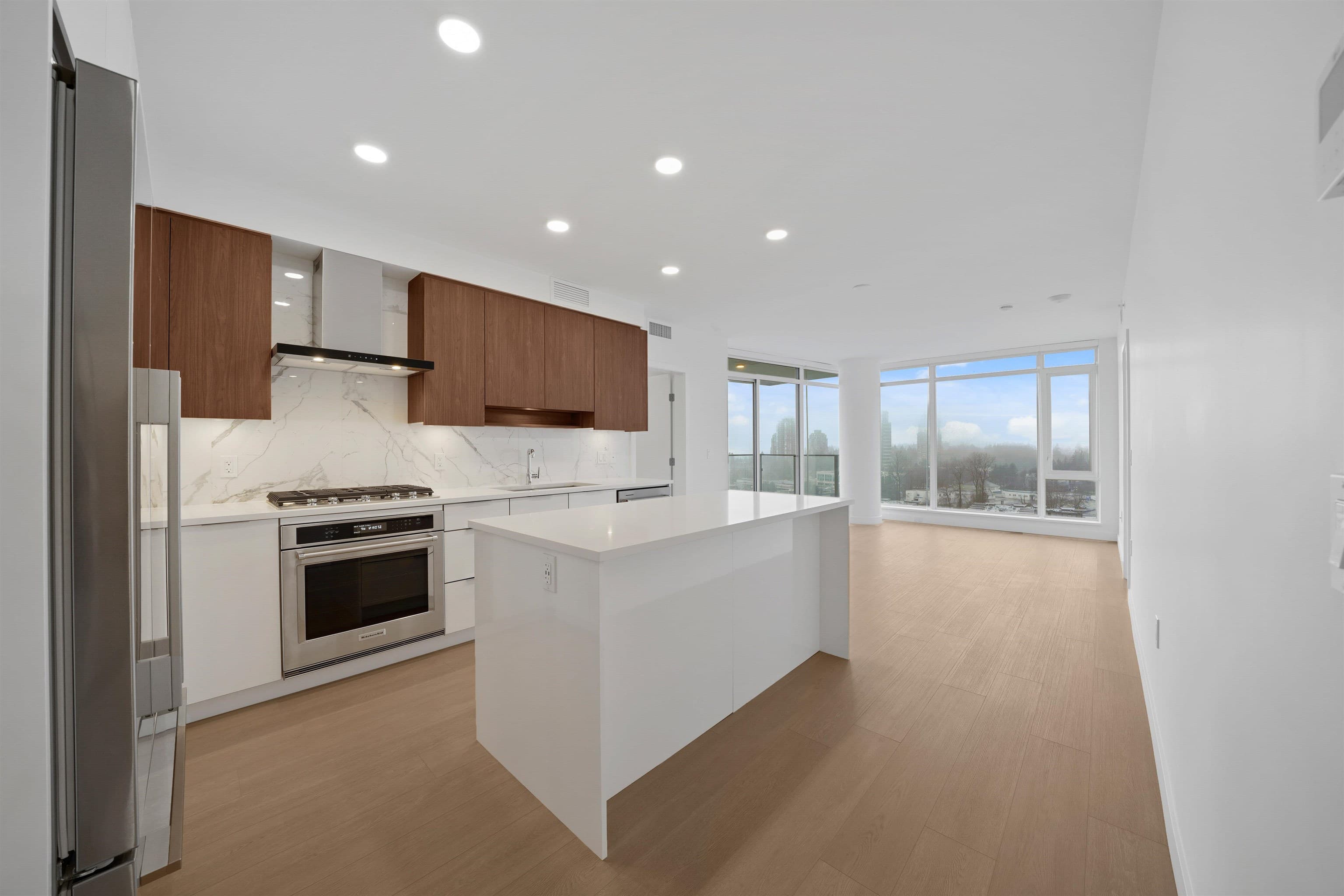 1601 - 7683 Park Crescent, Burnaby, V3N 0J4 — photo 2