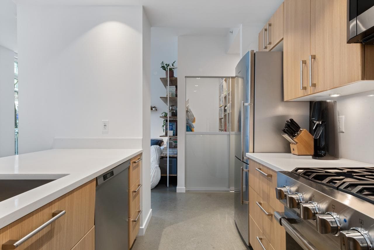 128 W 1st Avenue, Vancouver, V5Y 0H5 — photo 4
