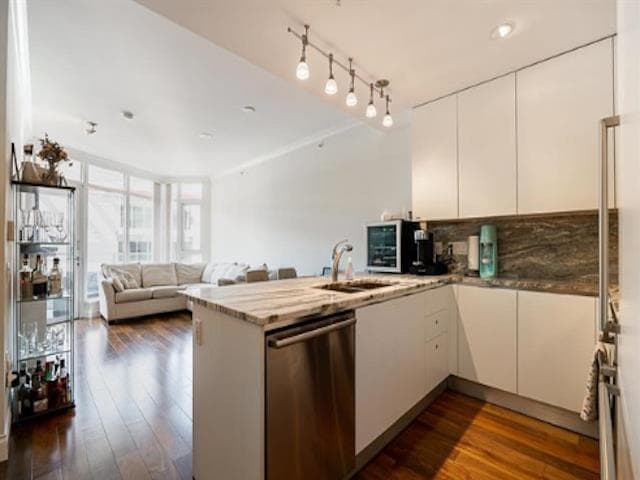 806 - 199 Victory Ship Way, North Vancouver, V7L 0E2 — photo 4