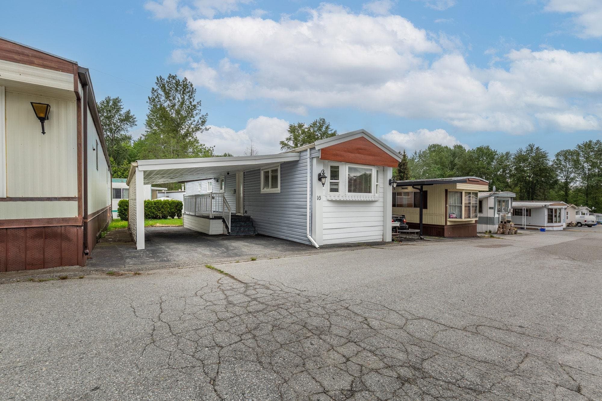 16 - 8266 King George Boulevard, Surrey, V3W 5Y2 — photo 2
