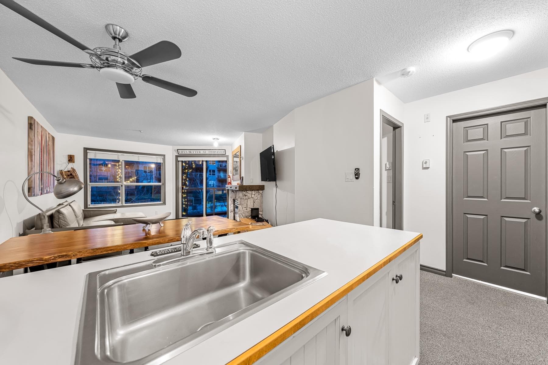 202 - 4800 Spearhead Drive, Whistler, V8E 1G1 — photo 3