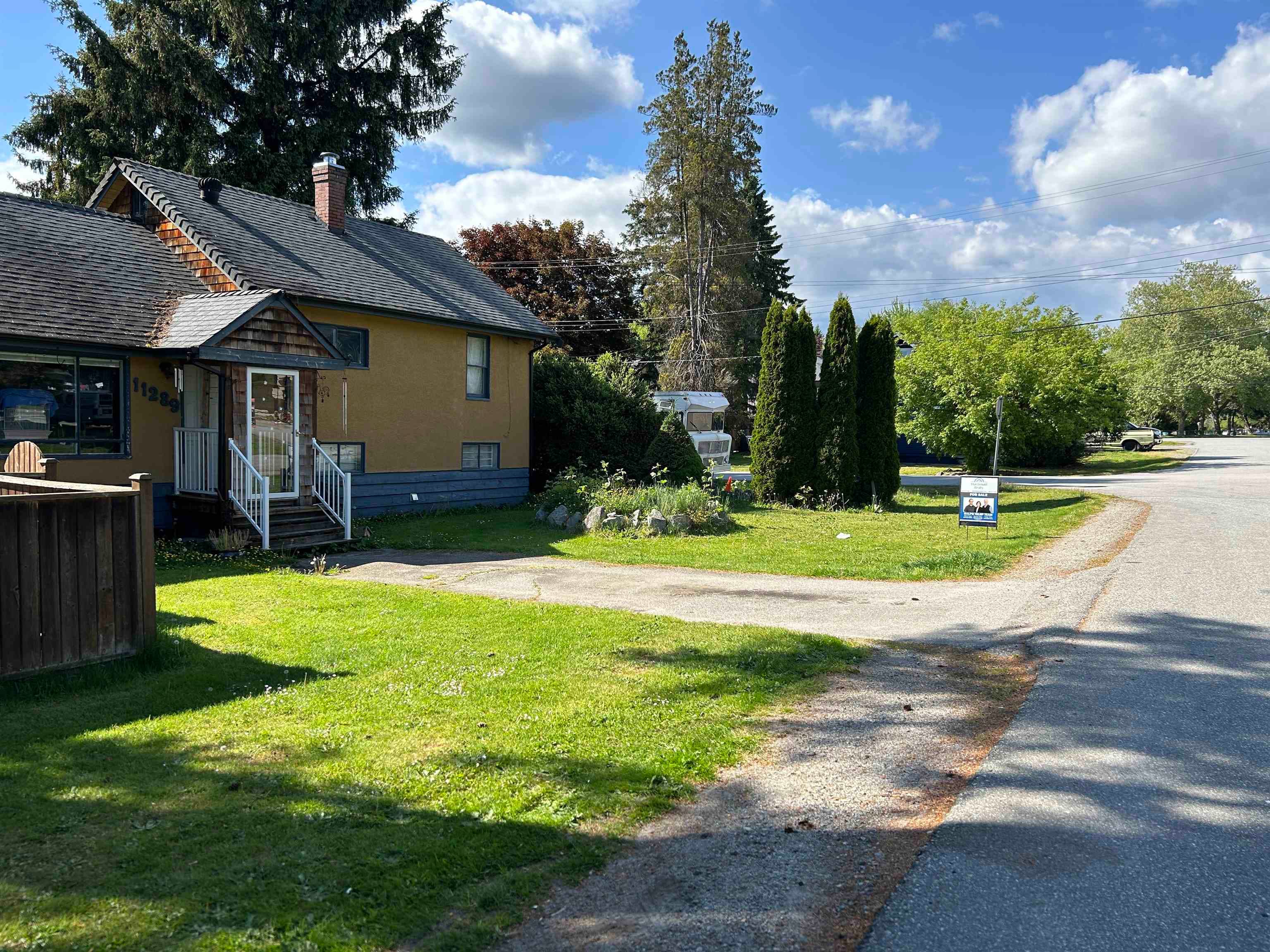 11289 206 Street, Maple Ridge, V2X 1T4 — photo 2