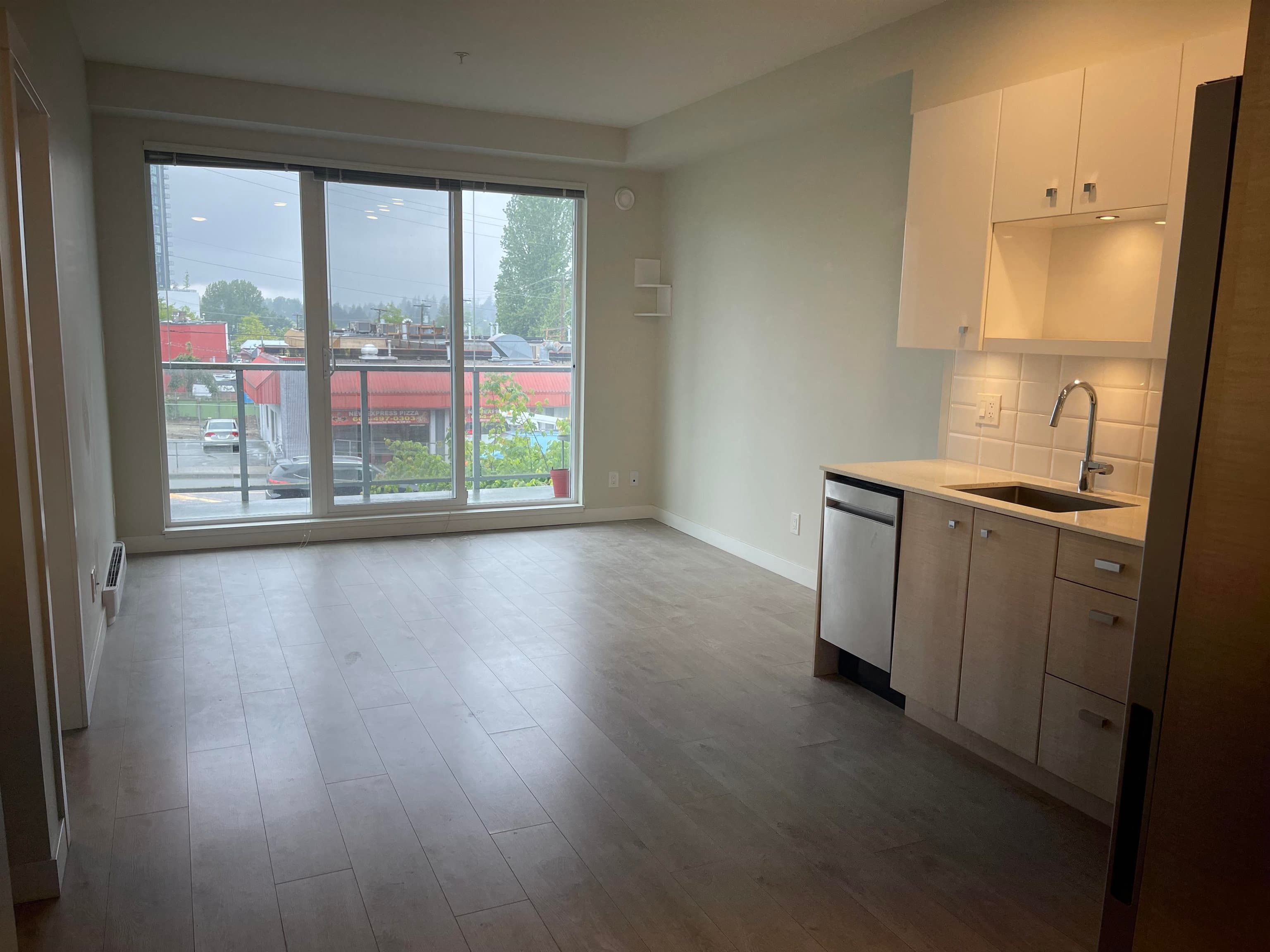 207 - 10838 Whalley Boulevard, Surrey, V3R 0G8 — photo 5
