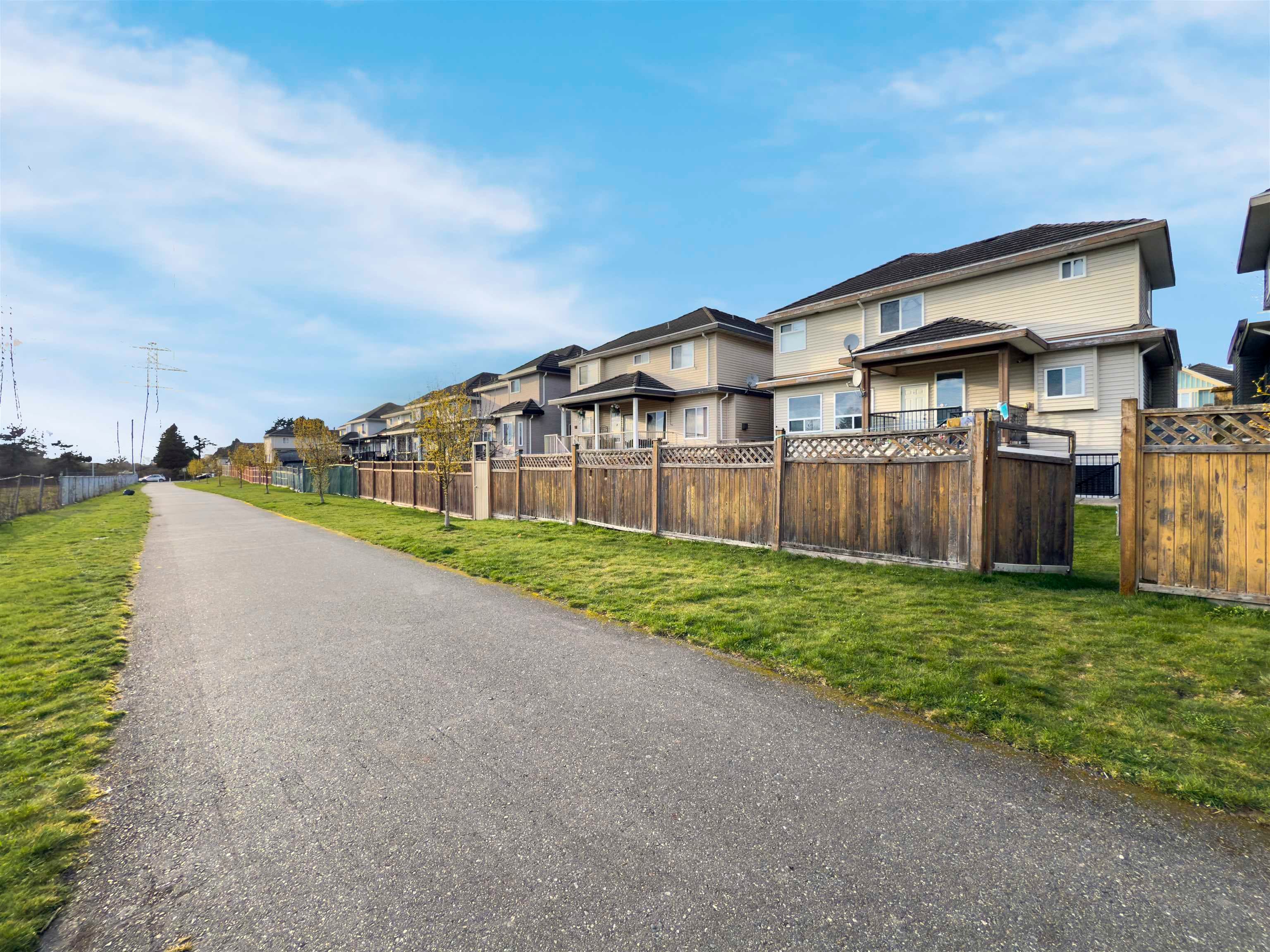 12458 74 Avenue, Surrey, V3W 1P2 — photo 4