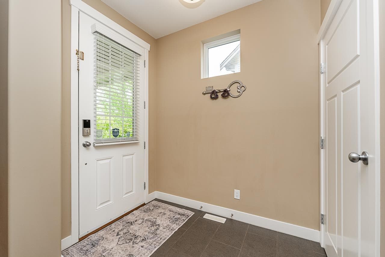 2093 Zinfandel Drive, Abbotsford, V4X 0A6 — photo 5