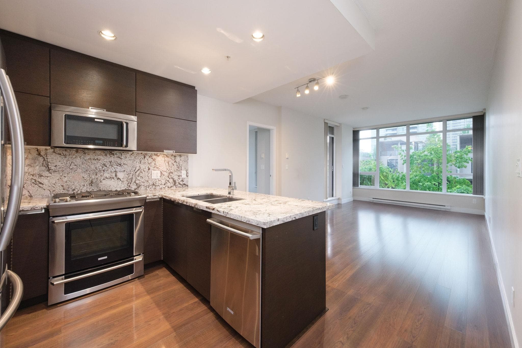 207 - 2077 Rosser Avenue, Burnaby, V5C 0G6 — photo 5