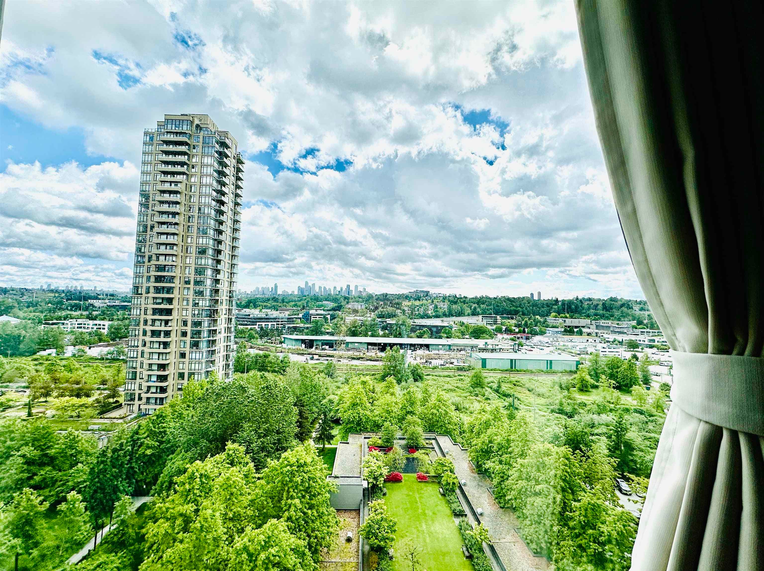 1602 - 4182 Dawson Street, Burnaby, V5C 0A2 — photo 3