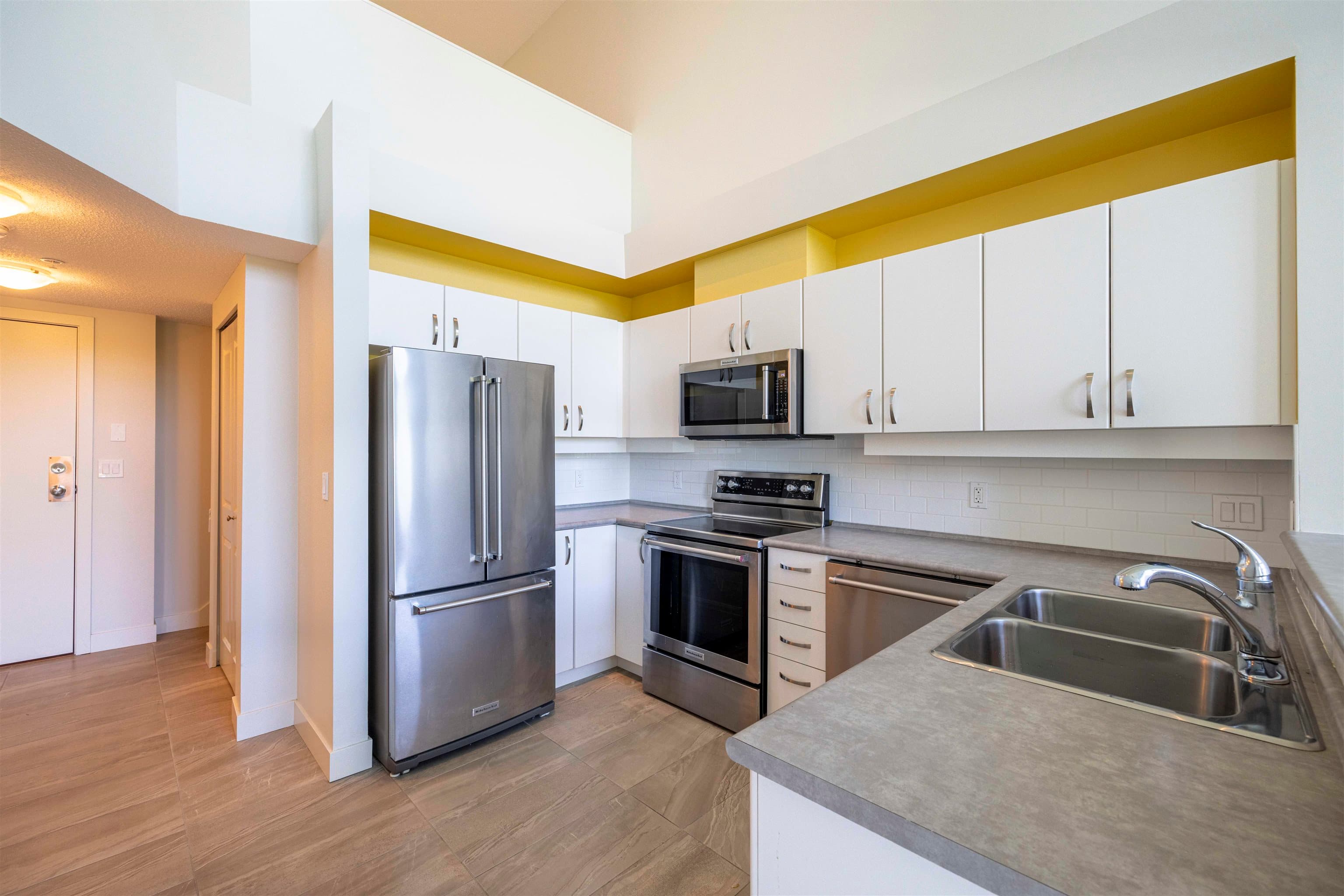 446 - 10838 City Parkway, Surrey, V3T 5X9 — photo 4