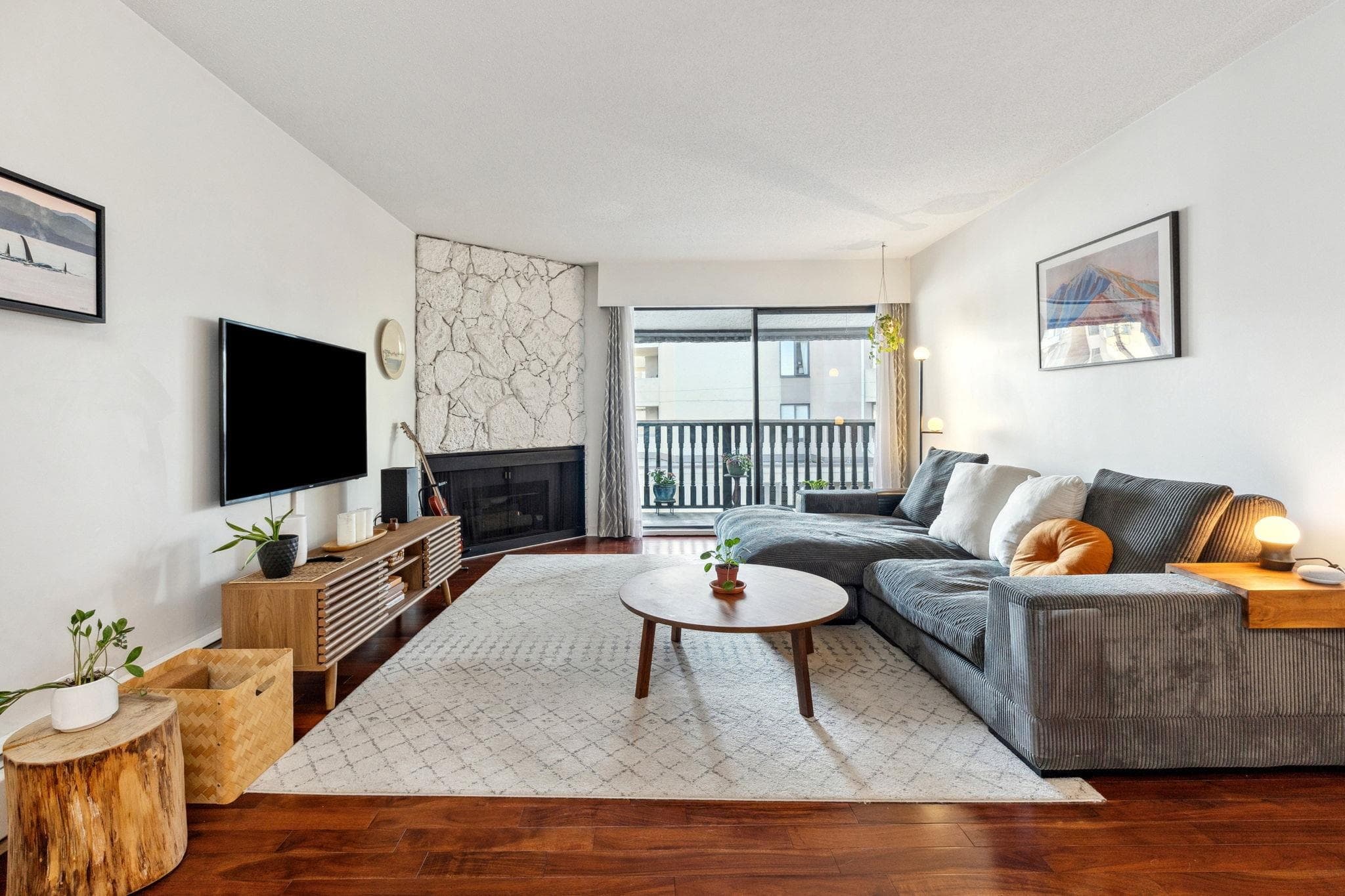 301 - 1610 Chesterfield Avenue, North Vancouver