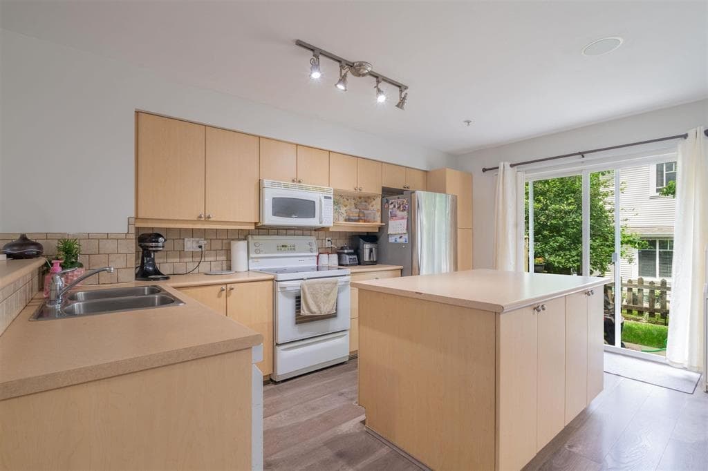 80 - 12711 64 Avenue, Surrey, V3W 3P3 — photo 4